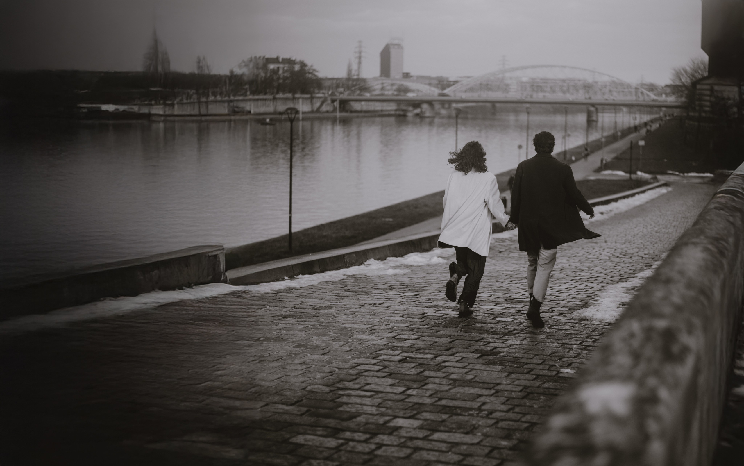 Magda i Patryk -romantyczny spacer po Krakowie. Bałanda Fotografia – Sesje Kobiece, Rodzinne, Miłosne, Reportaże | Katowice Śląsk