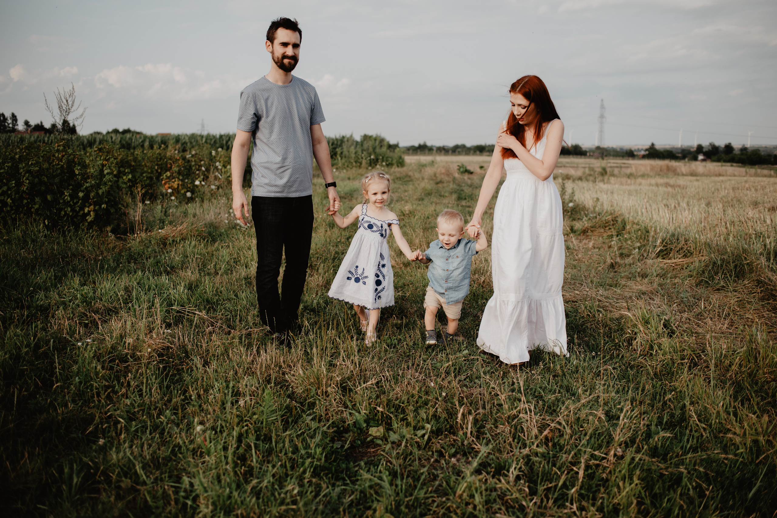 Sesja Rodzinna w polu. Bałanda Fotografia – Sesje Kobiece, Rodzinne, Miłosne, Reportaże | Katowice Śląsk