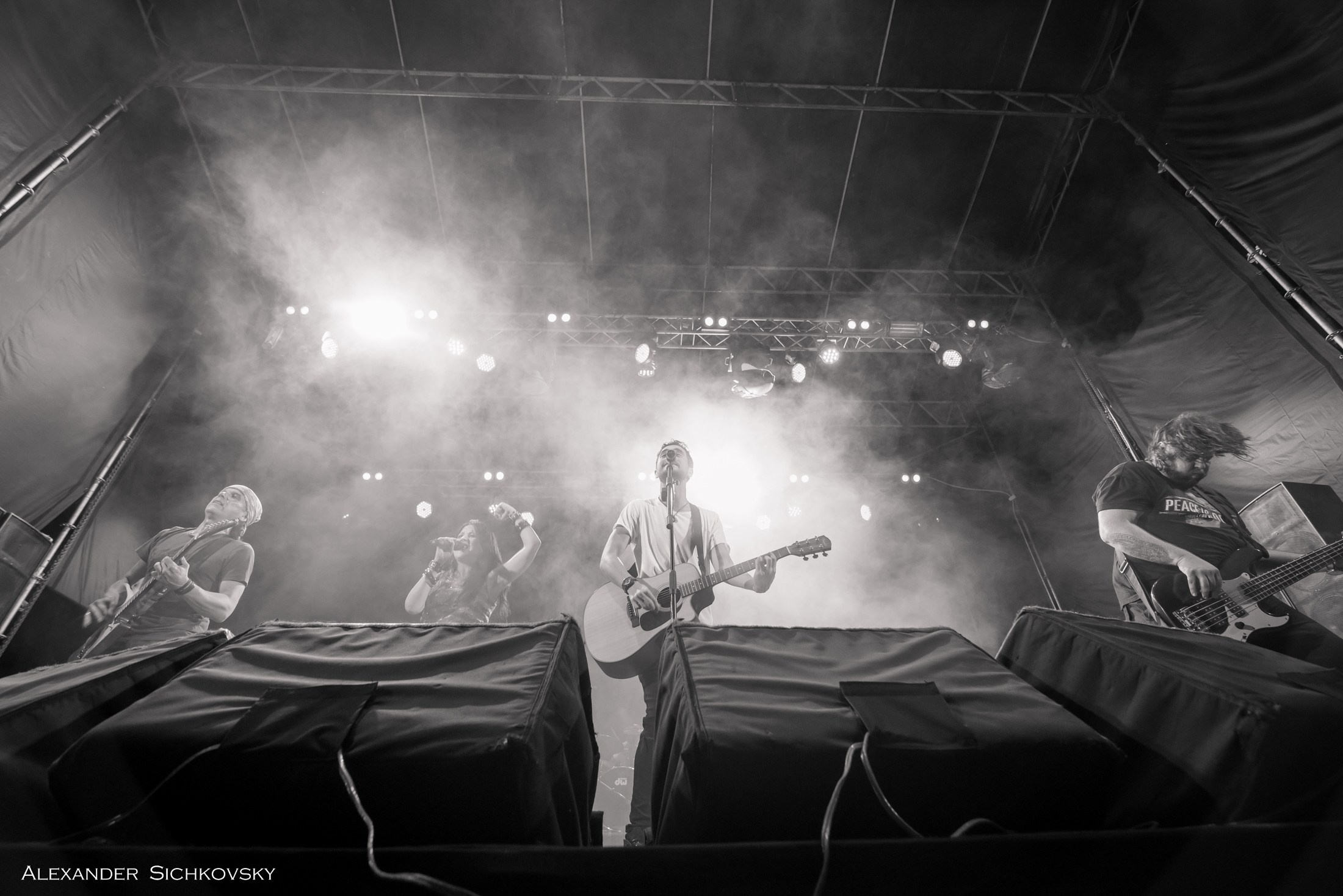 Індивідуальні зйомки та репортаж подій. Предметний фотограф Чернівці для інтернет магазину, сайту, каталогу, контент для бізнесу