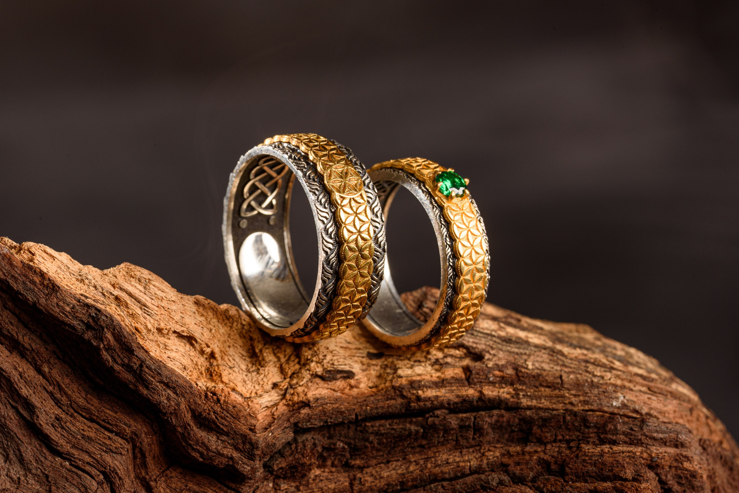 Ювелірна фотографія сережок, каблучок, браслетів – блиск дорогоцінного каміння, Предмет фото золото, срібло – студійне фотозйомка прикрас Чернівці, Макро-фото ювелірних виробів з акцентом на деталі та тіні, Каталожна зйомка ювелірних прикрас для сайту та маркетплейсів, предметний фотограф Чернівці, предметний фотограф ювелірних виробів, предметний фотограф Україна, Послуги предметного фотографа для бізнесу в Чернівцях, Зйомка товарів для сайтів, Instagram та маркетплейсів, Рекламна і комерційна фотографія під ключ