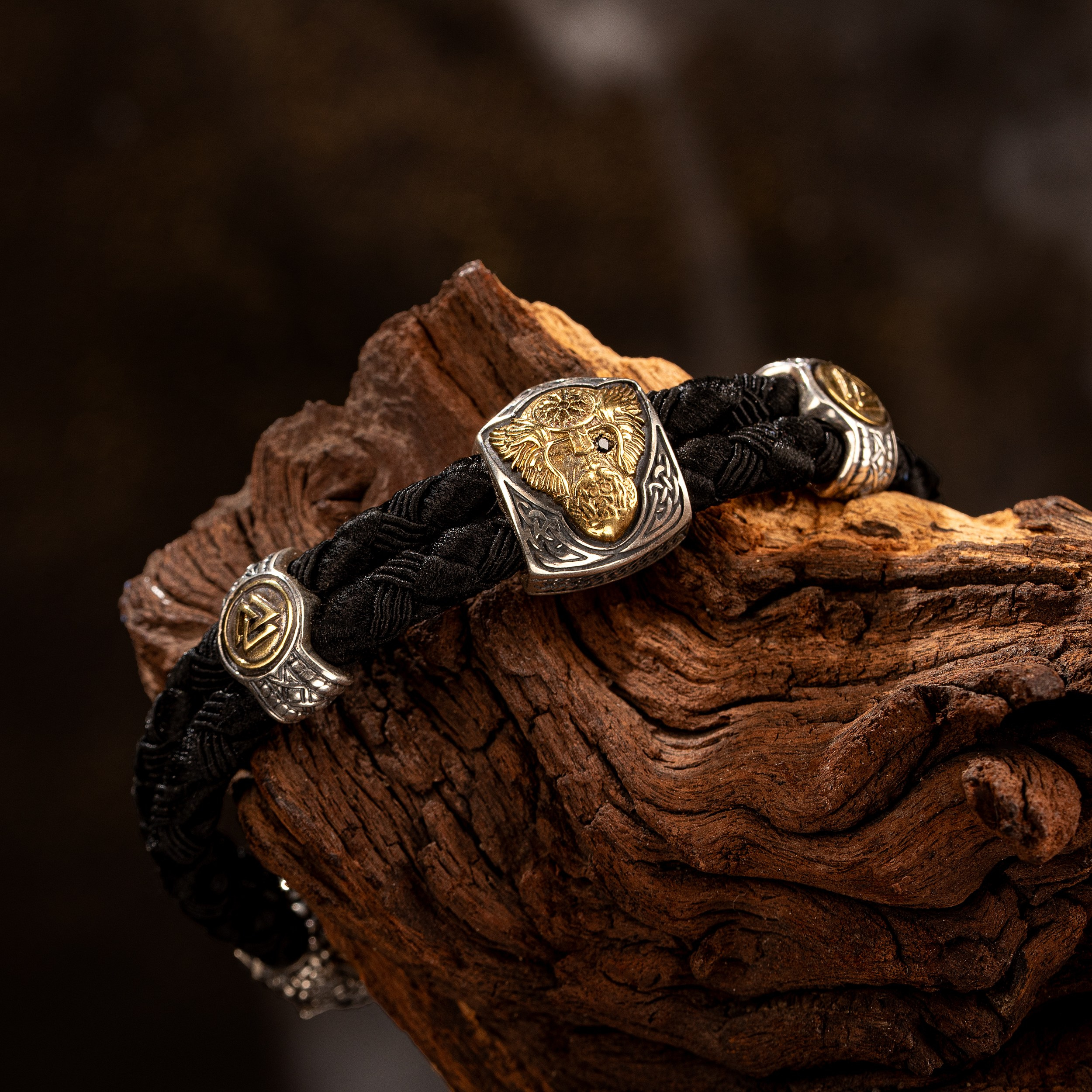 Фото ювелірних прикрас Чернівці, Україна, фотограф ювелірних виробів. Предметний фотограф Чернівці для інтернет магазину, сайту, каталогу, контент для бізнесу