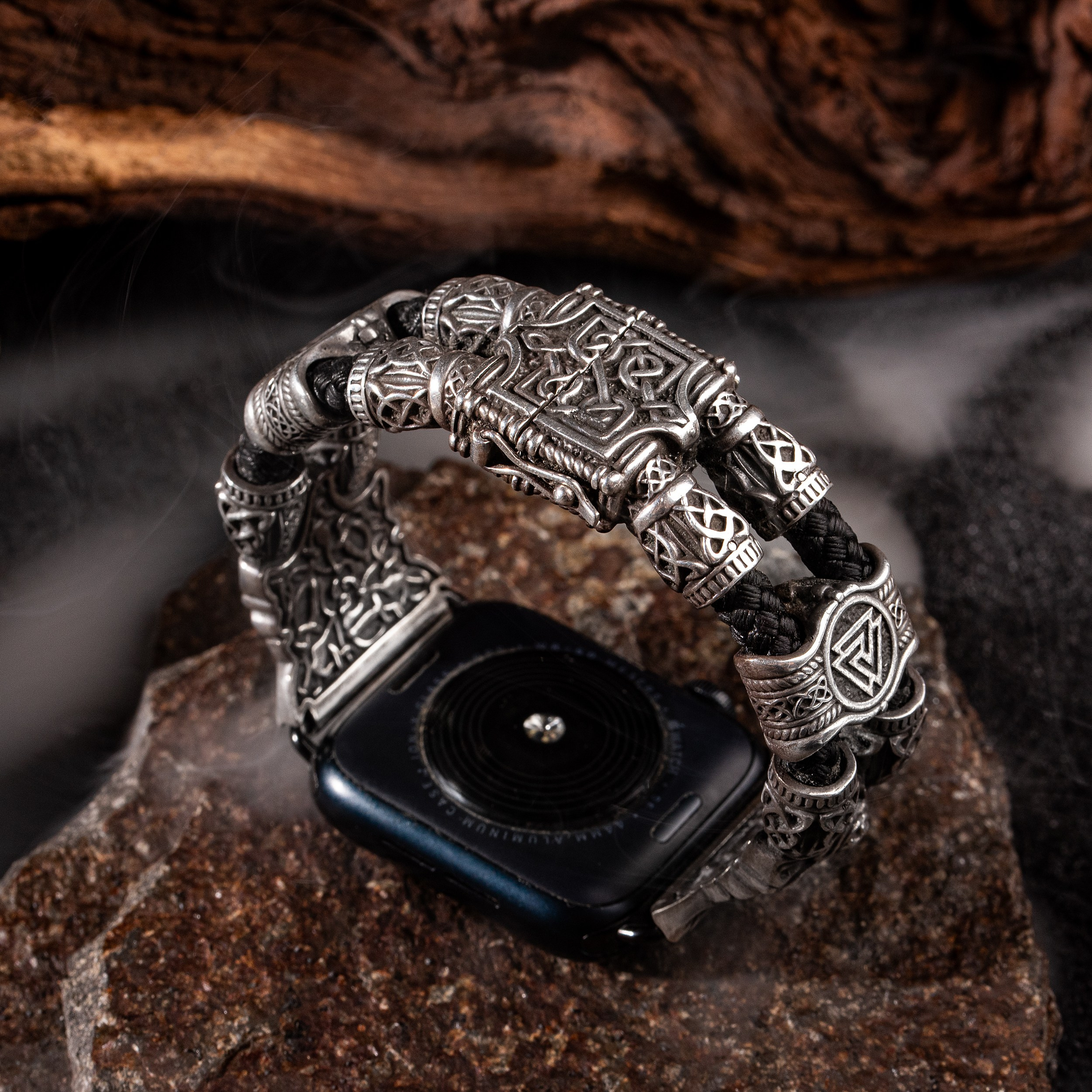 Фото ювелірних прикрас Чернівці, Україна, фотограф ювелірних виробів. Предметний фотограф Чернівці для інтернет магазину, сайту, каталогу, контент для бізнесу