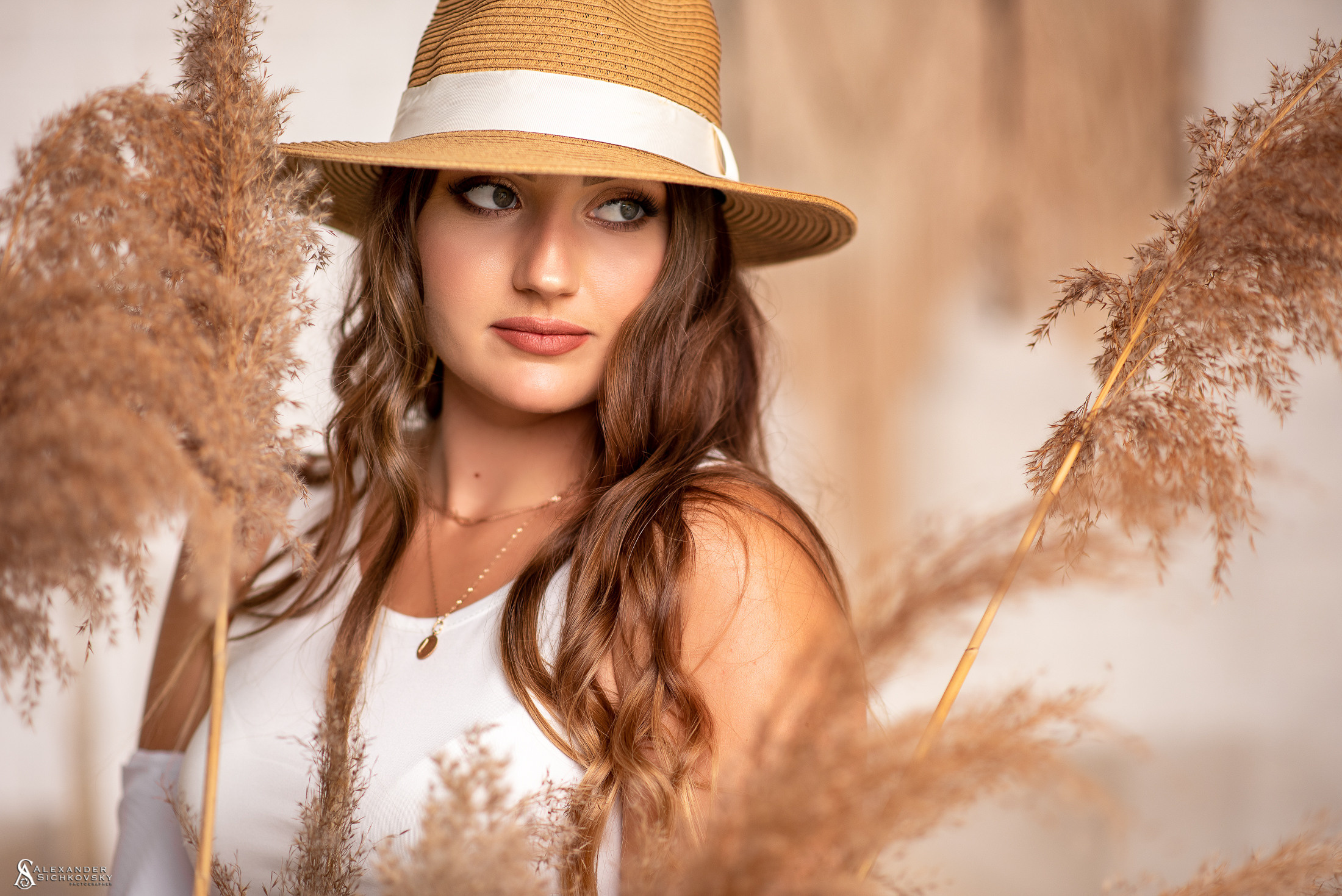 Індивідуальні зйомки та репортаж подій. Предметний фотограф Чернівці для інтернет магазину, сайту, каталогу, контент для бізнесу