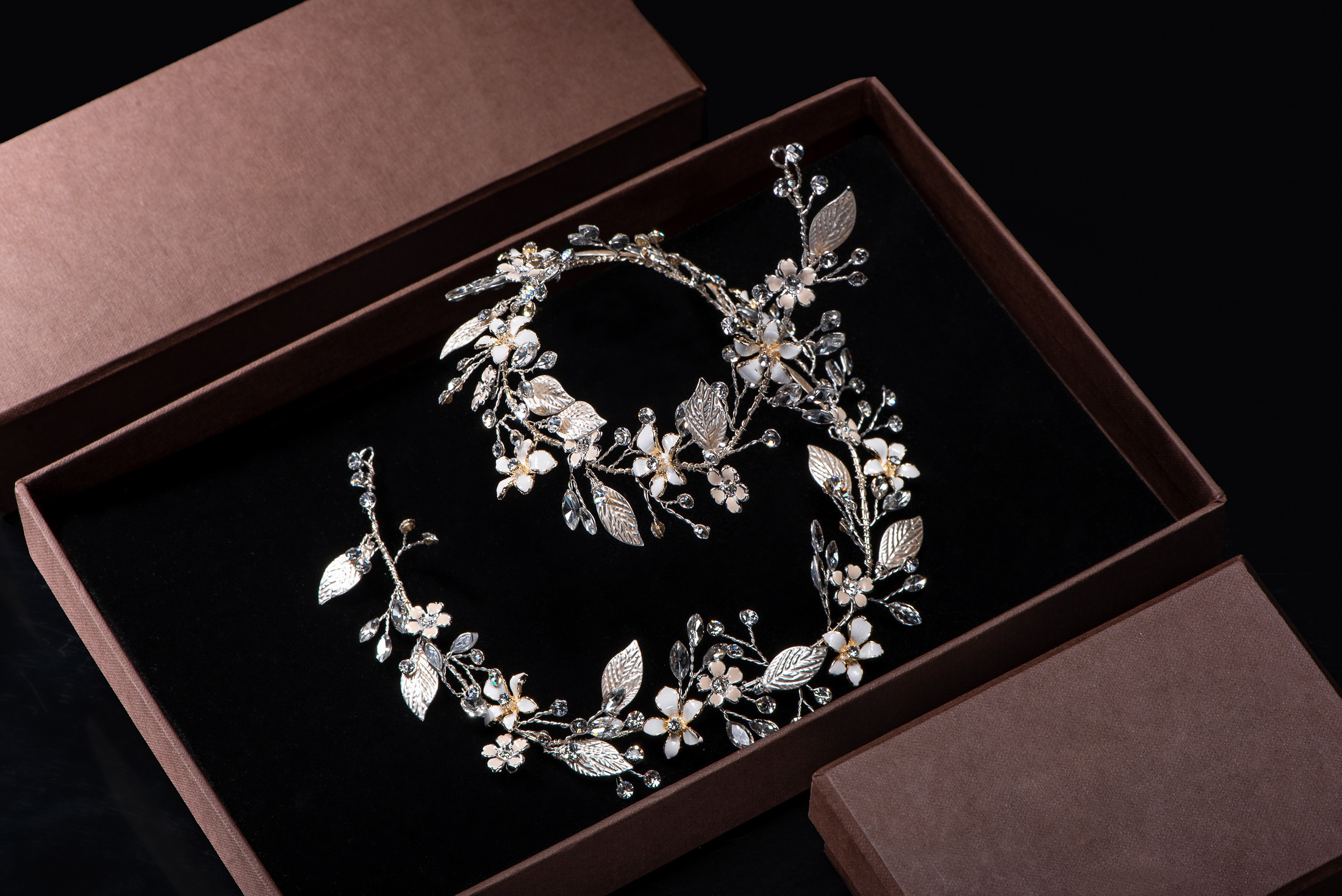 Фото ювелірних прикрас Чернівці, Україна, фотограф ювелірних виробів. Предметний фотограф Чернівці для інтернет магазину, сайту, каталогу, контент для бізнесу