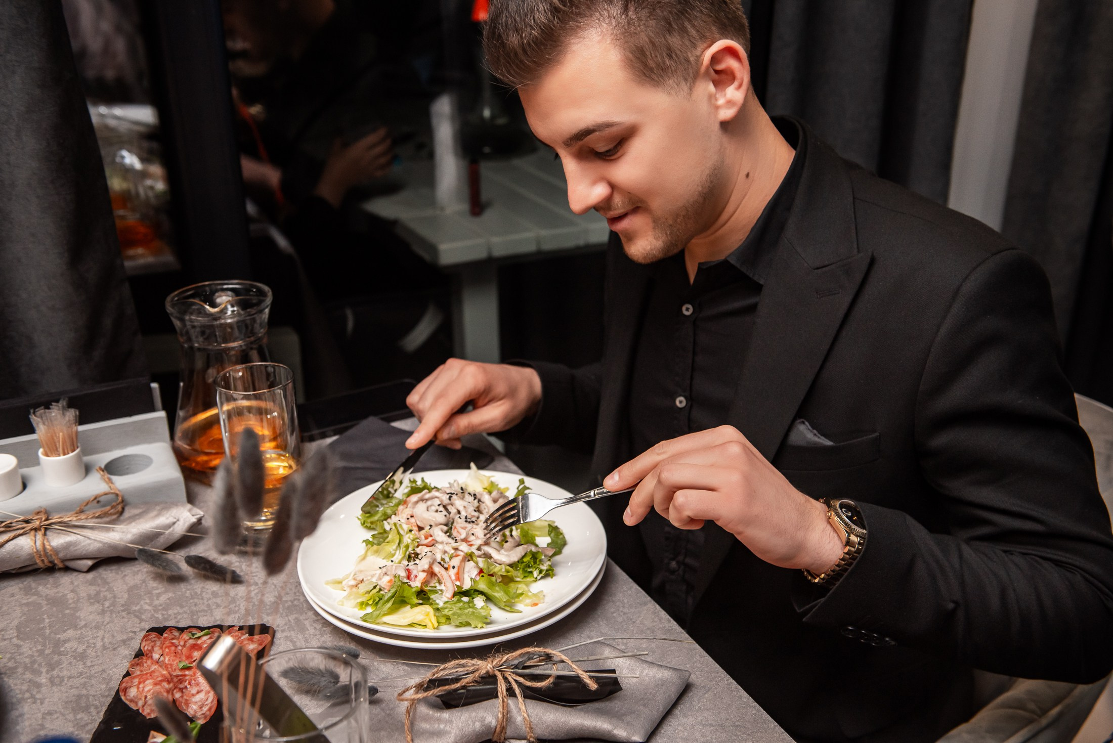 Індивідуальні зйомки та репортаж подій. Предметний фотограф Чернівці для інтернет магазину, сайту, каталогу, контент для бізнесу