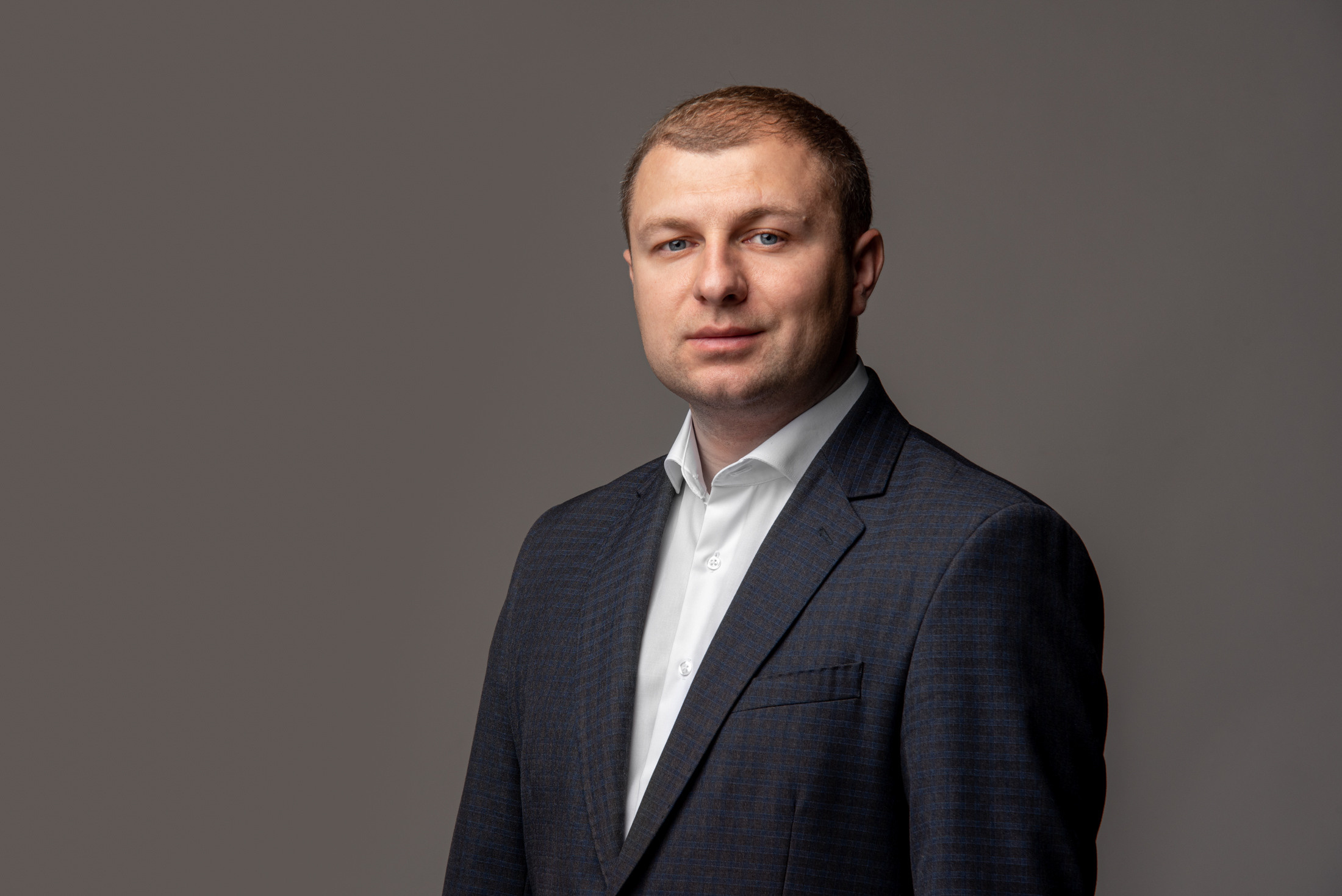 Бізнес портрет Чернівці, ділова портретна зйомка,. Предметний фотограф Чернівці для інтернет магазину, сайту, каталогу, контент для бізнесу