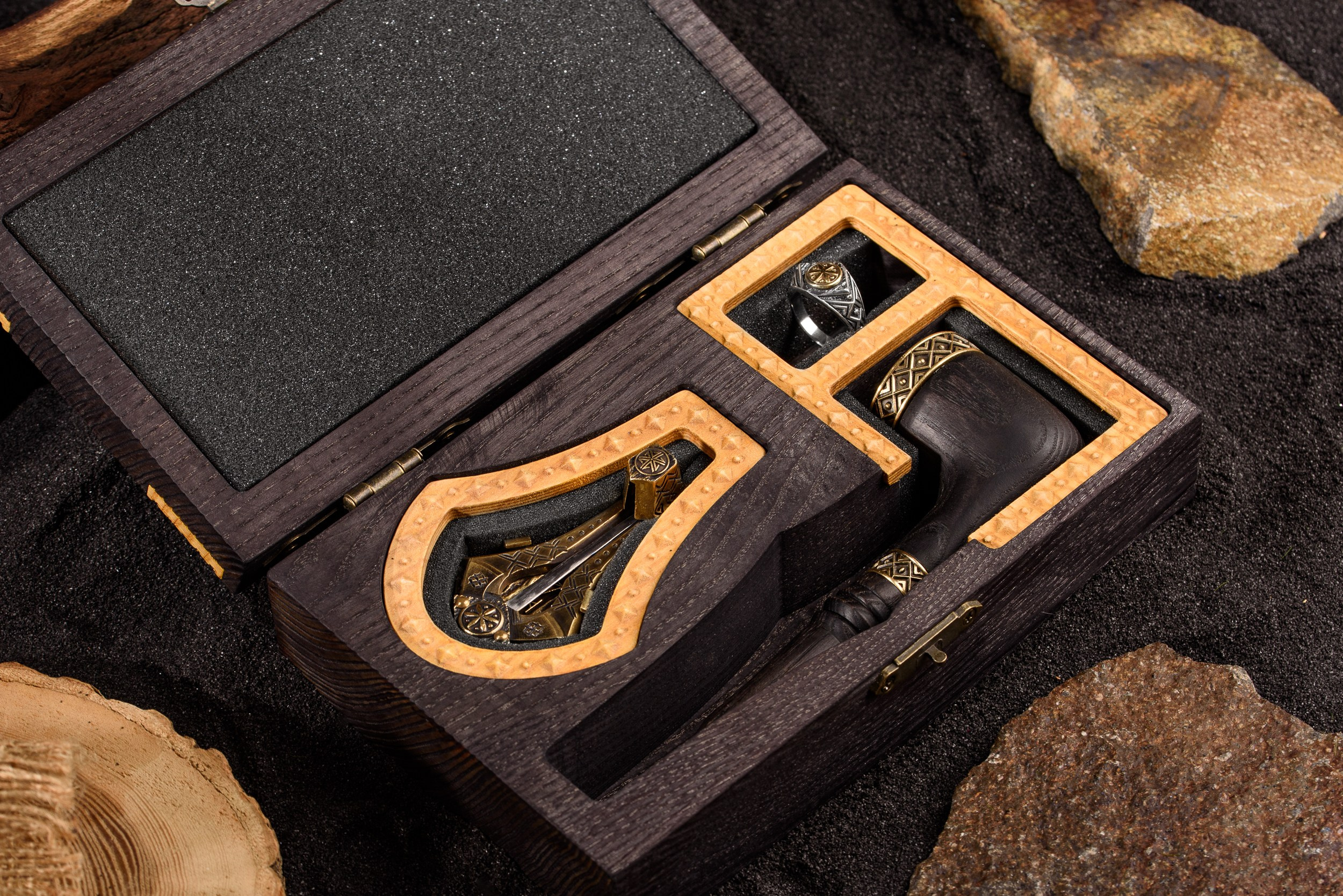 Фото ювелірних прикрас Чернівці, Україна, фотограф ювелірних виробів. Предметний фотограф Чернівці для інтернет магазину, сайту, каталогу, контент для бізнесу