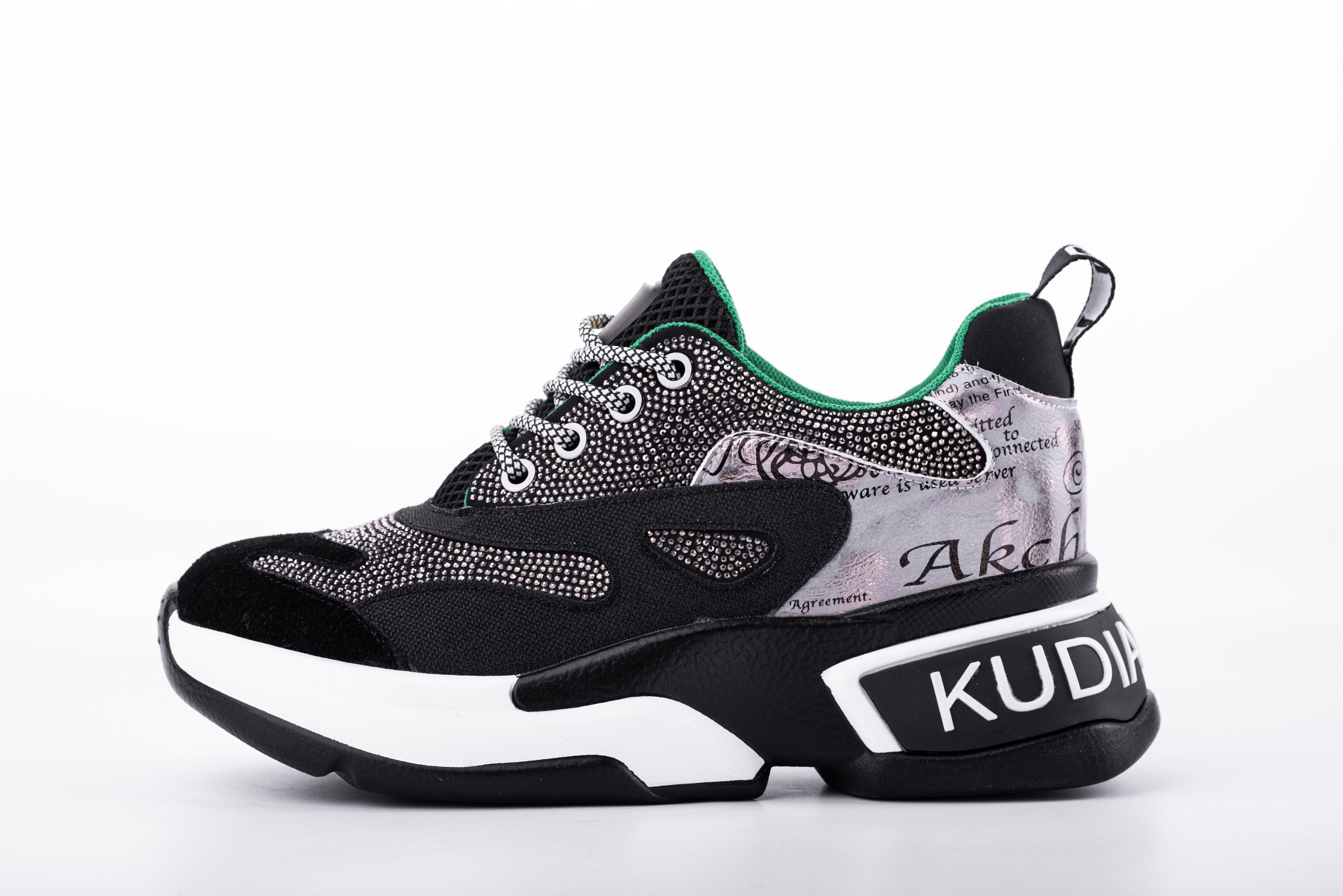 Предметна та каталожна фотографія. Предметний фотограф Чернівці для інтернет магазину, сайту, каталогу, контент для бізнесу