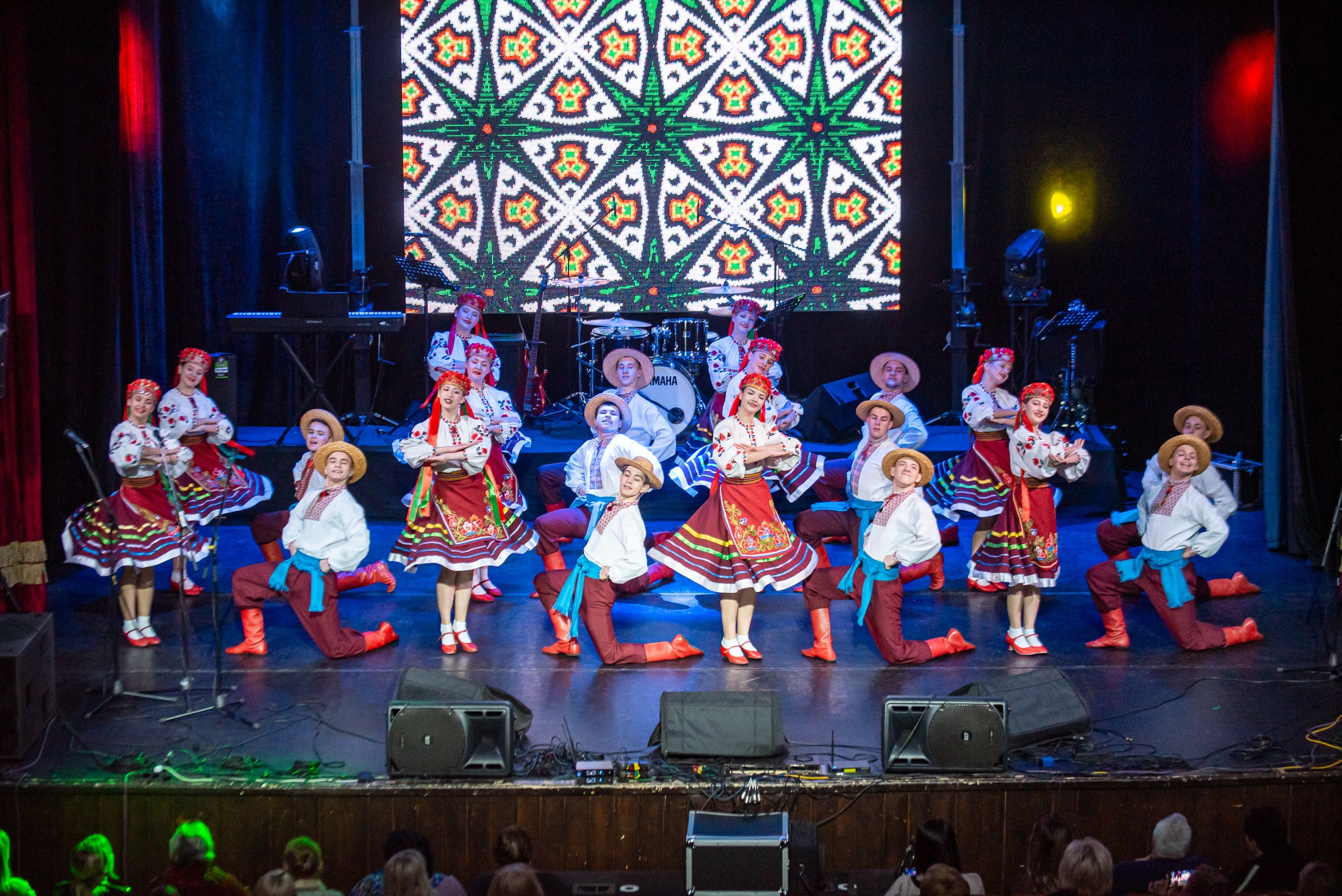 Індивідуальні зйомки та репортаж подій. Предметний фотограф Чернівці для інтернет магазину, сайту, каталогу, контент для бізнесу