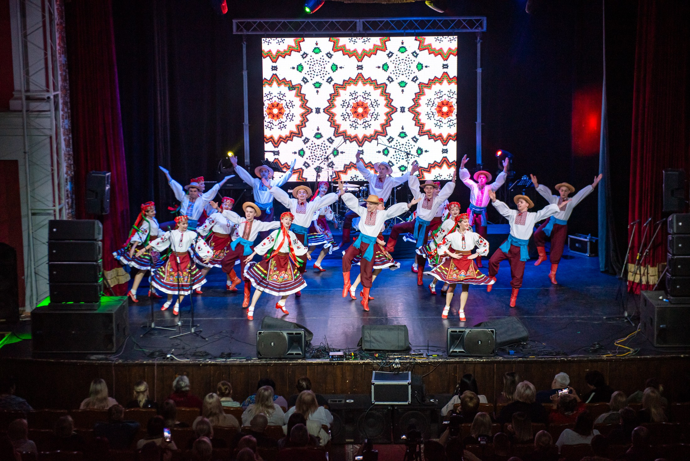 Індивідуальні зйомки та репортаж подій. Предметний фотограф Чернівці для інтернет магазину, сайту, каталогу, контент для бізнесу