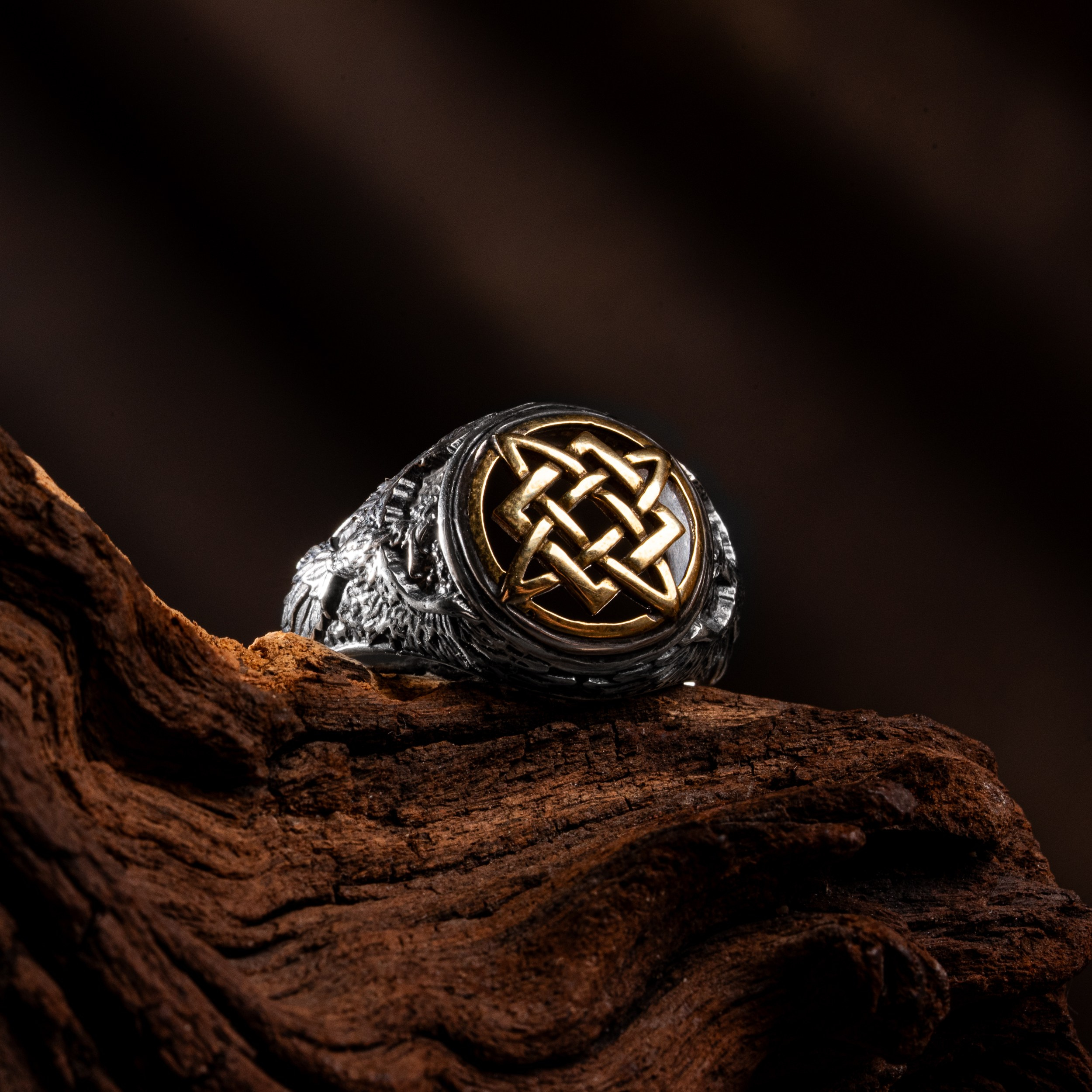 Ювелірна фотографія сережок, каблучок, браслетів – блиск дорогоцінного каміння, Предмет фото золото, срібло – студійне фотозйомка прикрас Чернівці, Макро-фото ювелірних виробів з акцентом на деталі та тіні, Каталожна зйомка ювелірних прикрас для сайту та маркетплейсів, предметний фотограф Чернівці, предметний фотограф ювелірних виробів, предметний фотограф Україна, Послуги предметного фотографа для бізнесу в Чернівцях, Зйомка товарів для сайтів, Instagram та маркетплейсів, Рекламна і комерційна фотографія під ключ