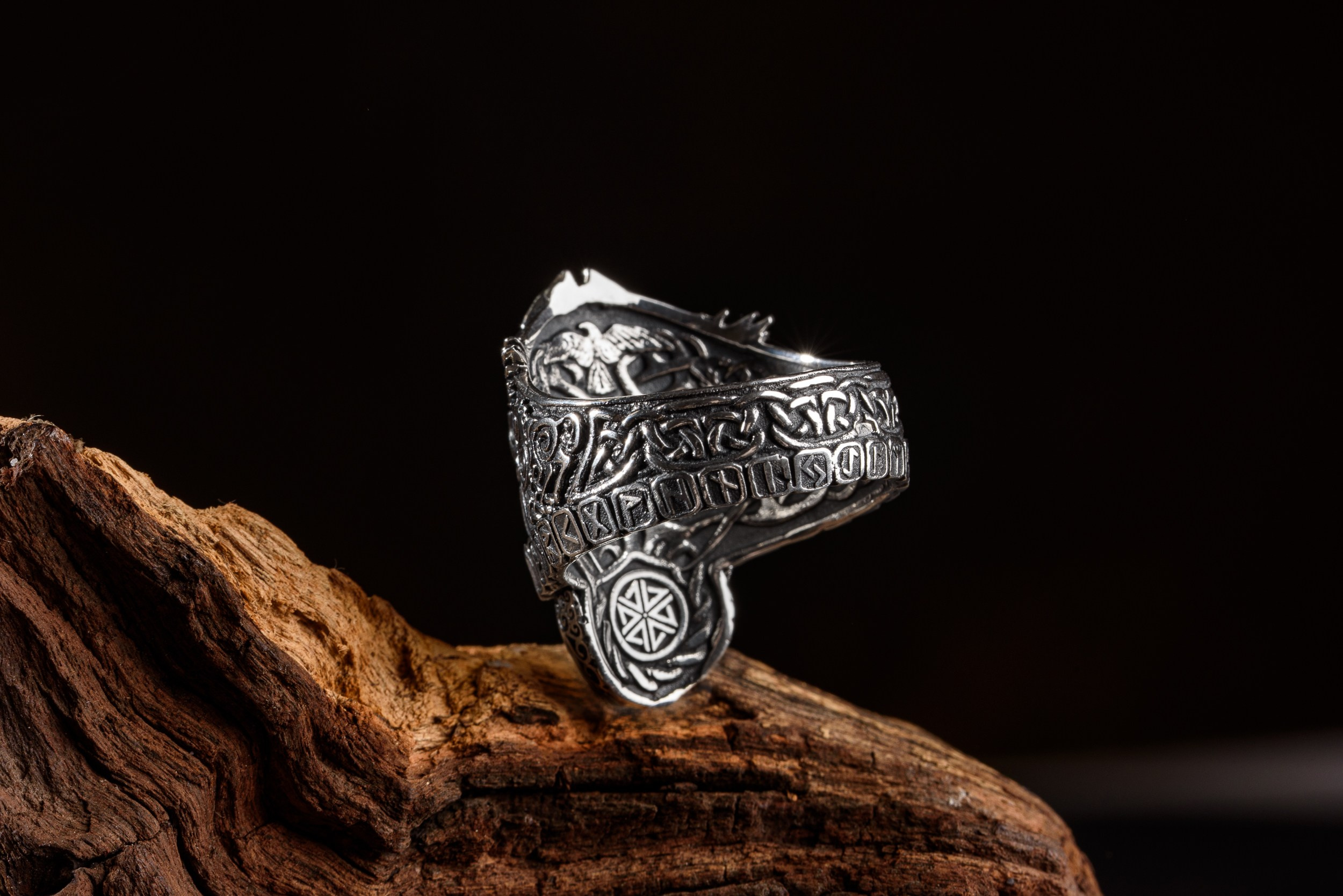 Фото ювелірних прикрас Чернівці, Україна, фотограф ювелірних виробів. Предметний фотограф Чернівці для інтернет магазину, сайту, каталогу, контент для бізнесу