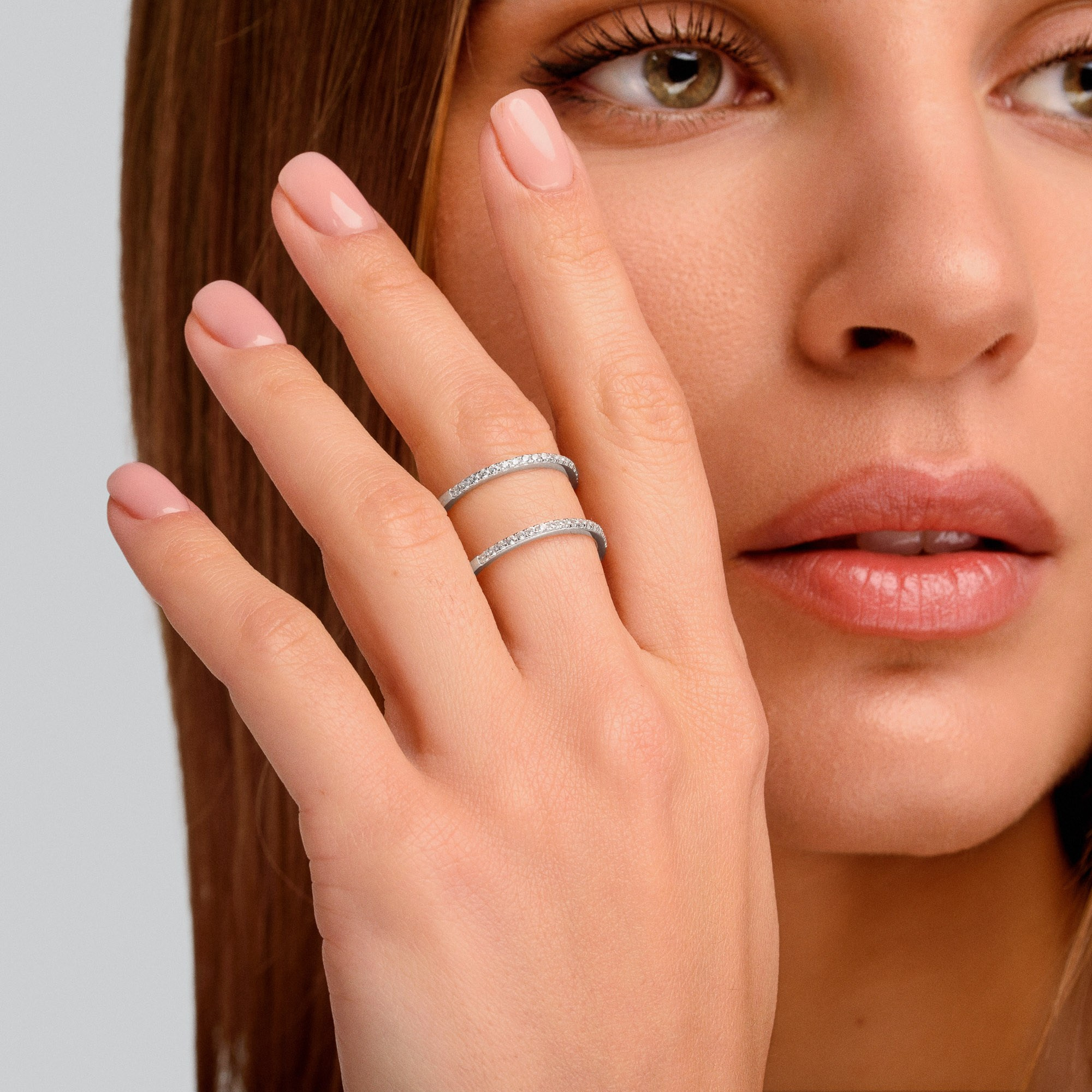 Фото ювелірних прикрас Чернівці, Україна, фотограф ювелірних виробів. Предметний фотограф Чернівці для інтернет магазину, сайту, каталогу, контент для бізнесу