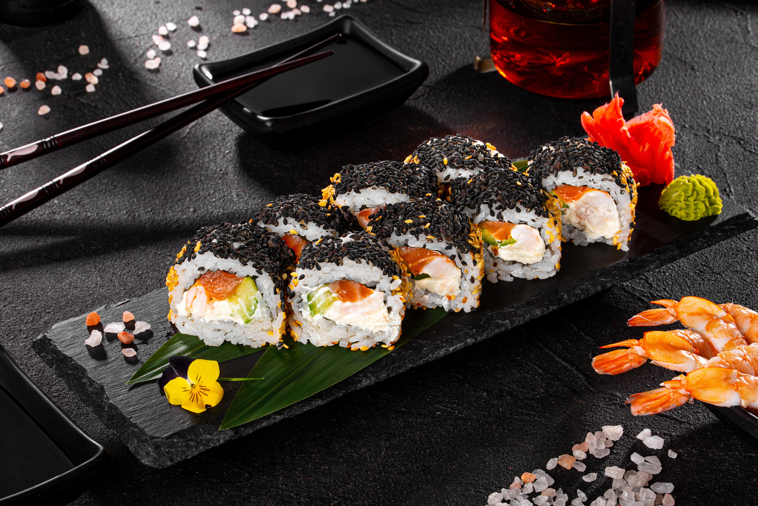 Предметный фотограф Сичковский Александр, Черновцы, фото для интернет магазина, фото для каталога, фото свадебных платьев, фуд-фотограф, фуд фото, предметний фотограф Чернівці, контент зйомка, Чернівці фотограф, Професійна предметна фотографія для бізнесу у Чернівцях, Каталожна зйомка товарів для інтернет-магазину – Чернівці, Рекламна фотографія для брендів і підприємців, Контент-фото для соцмереж та маркетплейсів – зйомка у студії, Фотозйомка товарів на білому фоні для маркетплейсів, Послуги предметного фотографа для бізнесу в Чернівцях, Зйомка товарів для сайтів, Instagram та маркетплейсів, Рекламна і комерційна фотографія під ключ, Контент-зйомка для брендів, магазинів, ресторанів, Фуд-фотографія суші ролів з креветкою, авокадо та лососем, подача на чорному сланцевому блюді – професійна рекламна зйомка їжі, Чернівці