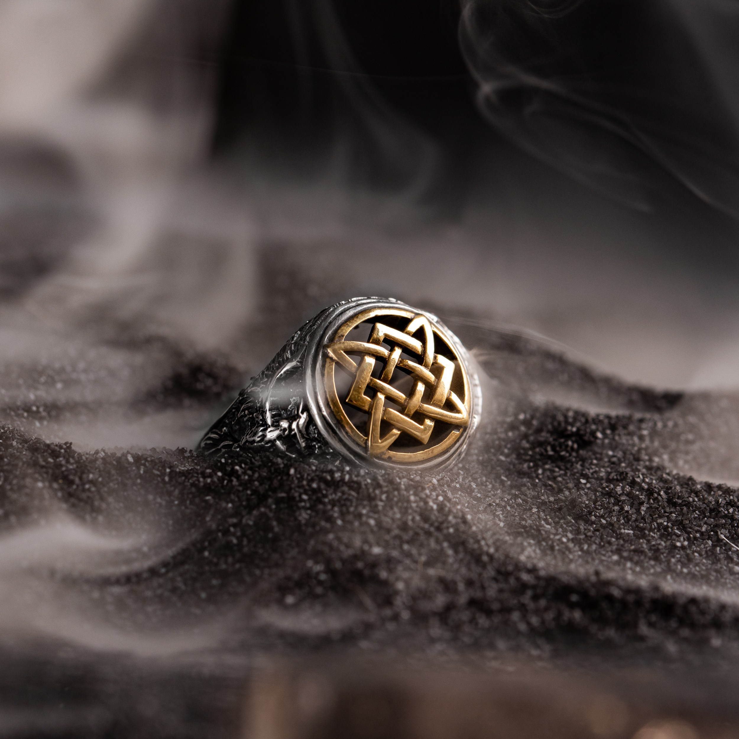 Фото ювелірних прикрас Чернівці, Україна, фотограф ювелірних виробів. Предметний фотограф Чернівці для інтернет магазину, сайту, каталогу, контент для бізнесу