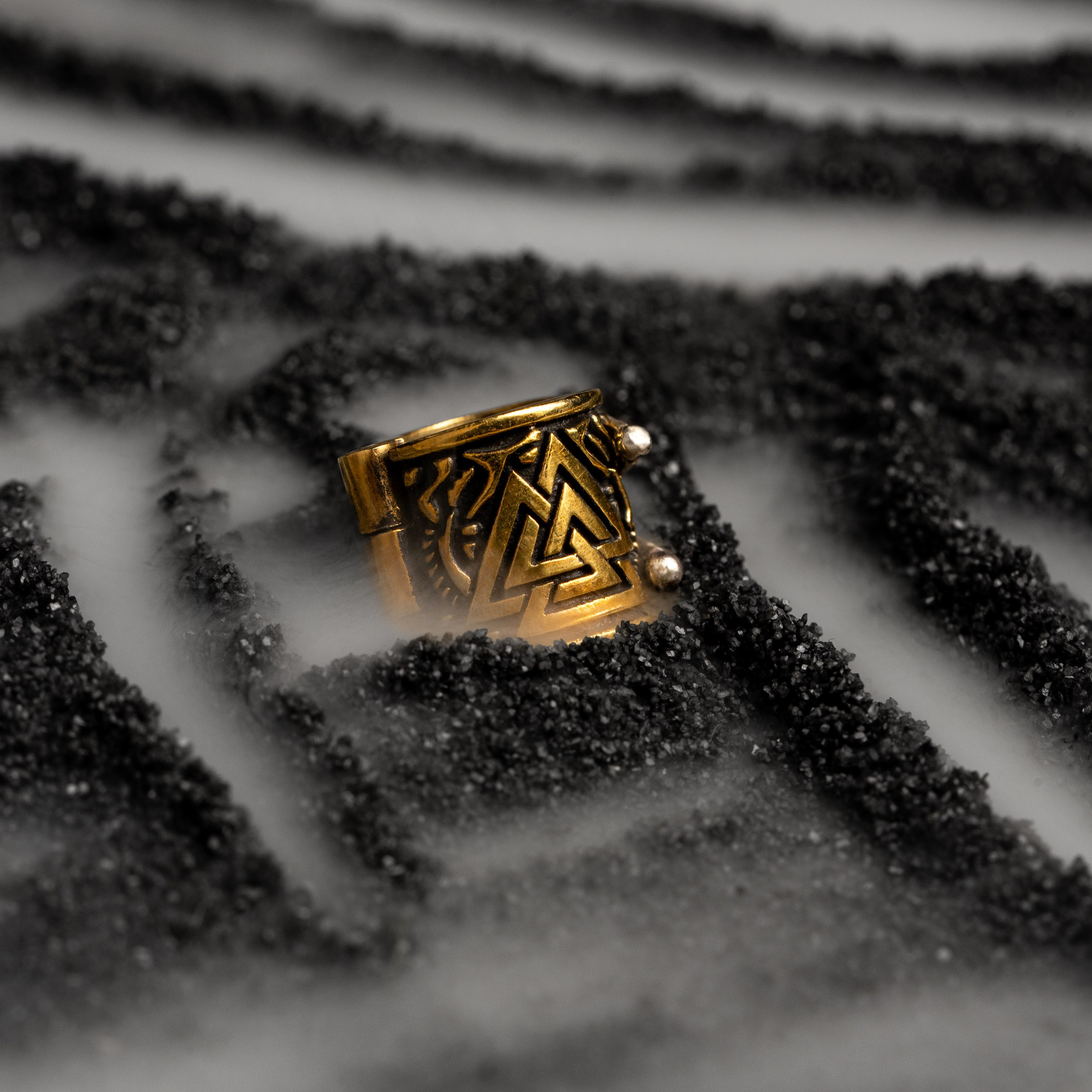 Фото ювелірних прикрас Чернівці, Україна, фотограф ювелірних виробів. Предметний фотограф Чернівці для інтернет магазину, сайту, каталогу, контент для бізнесу