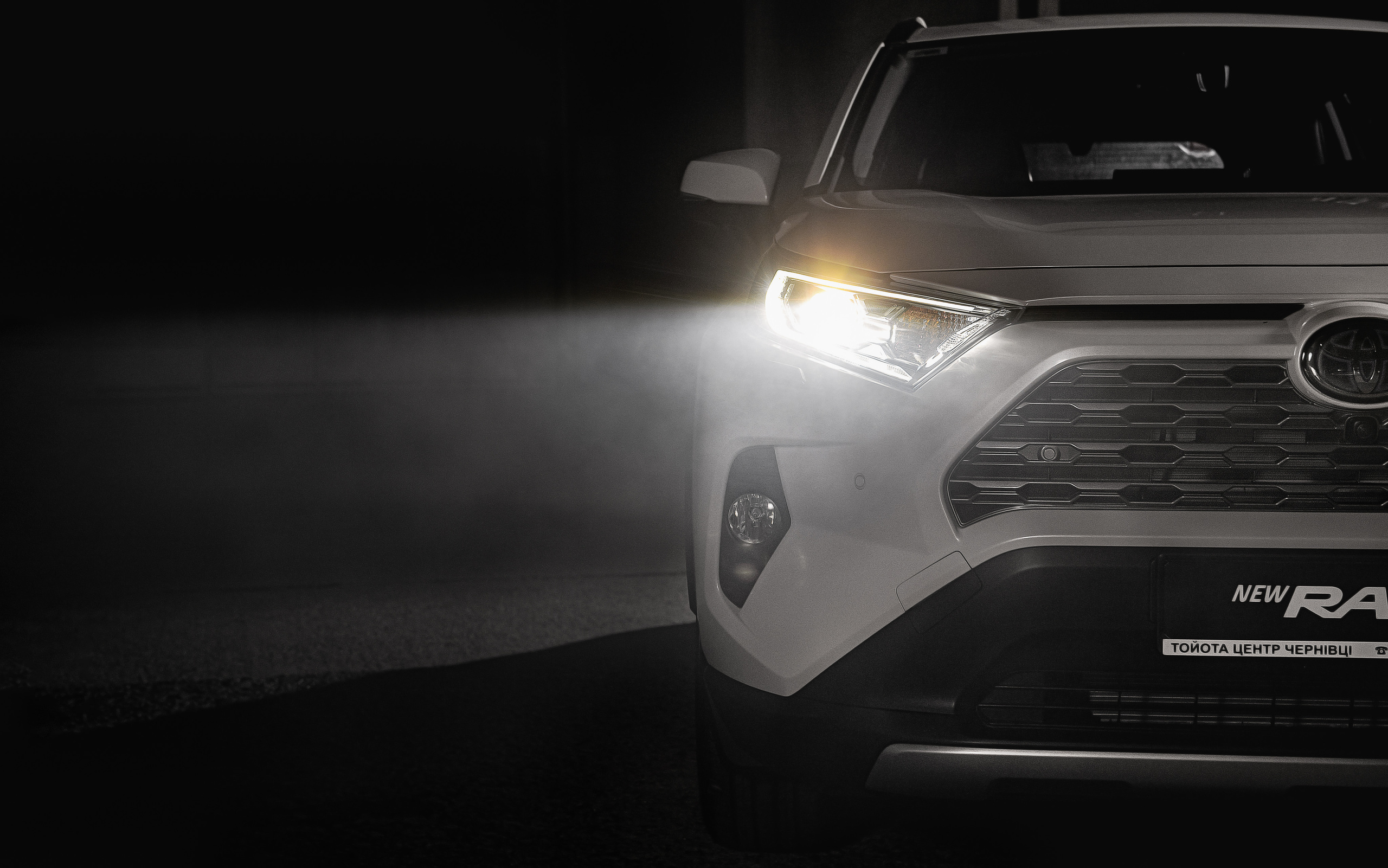 Имиджевая фотография джипа рав4, тойота, Тойота Чернівці, рекламне фото авто, фотосъёмка автомобиля