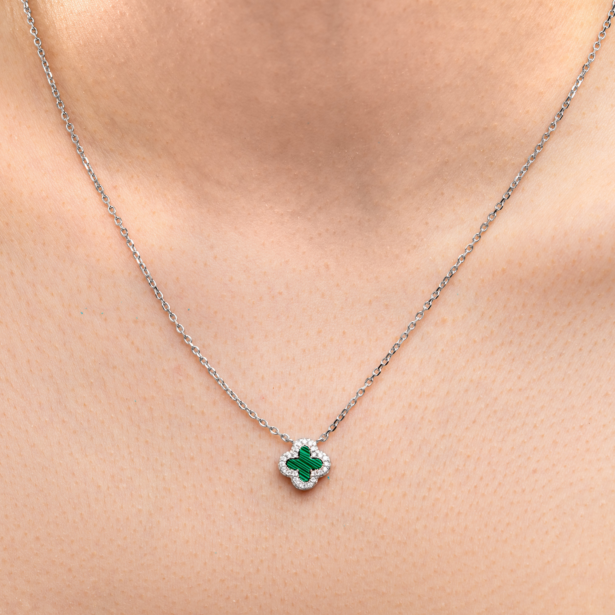 Фото ювелірних прикрас Чернівці, Україна, фотограф ювелірних виробів. Предметний фотограф Чернівці для інтернет магазину, сайту, каталогу, контент для бізнесу