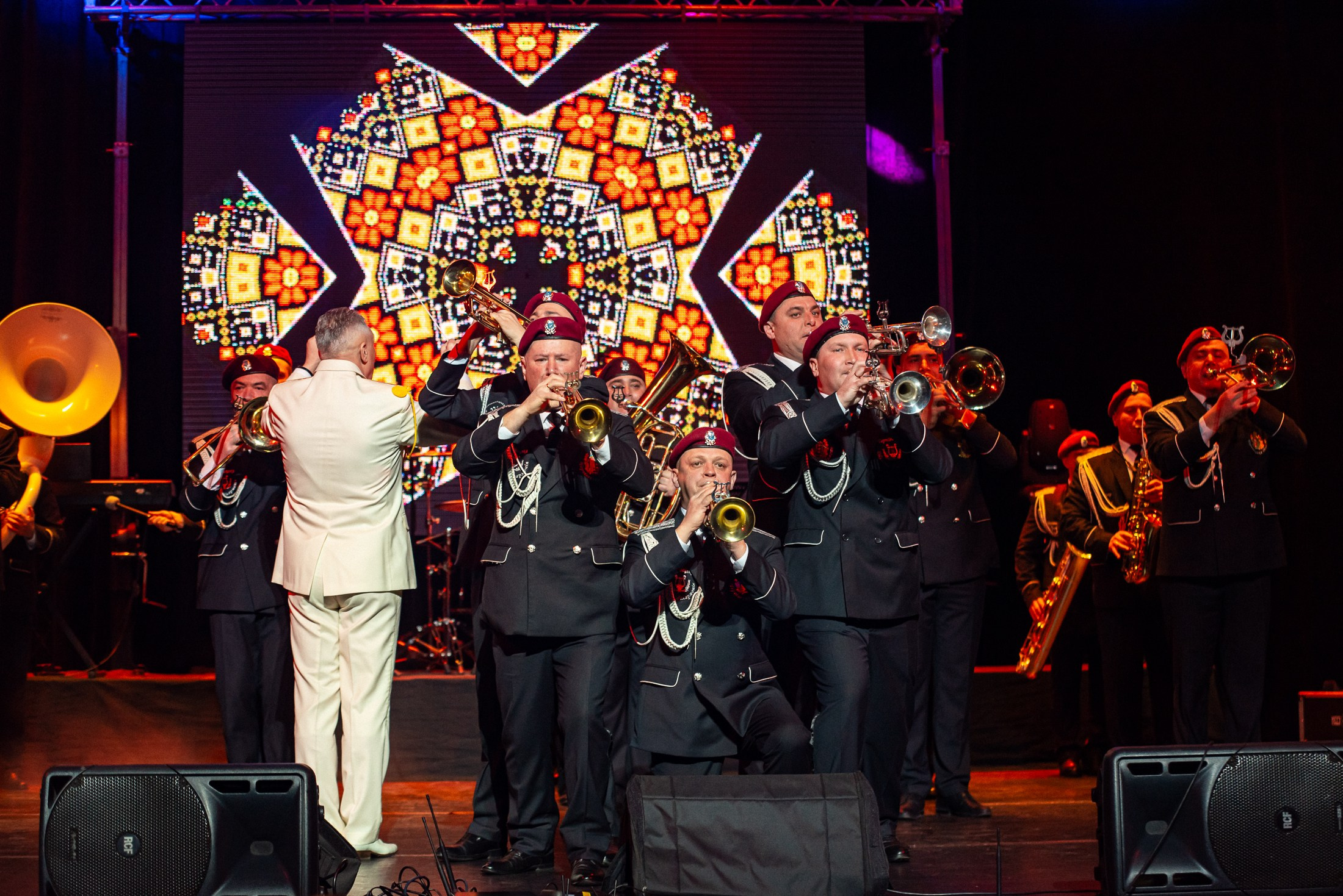 Індивідуальні зйомки та репортаж подій. Предметний фотограф Чернівці для інтернет магазину, сайту, каталогу, контент для бізнесу