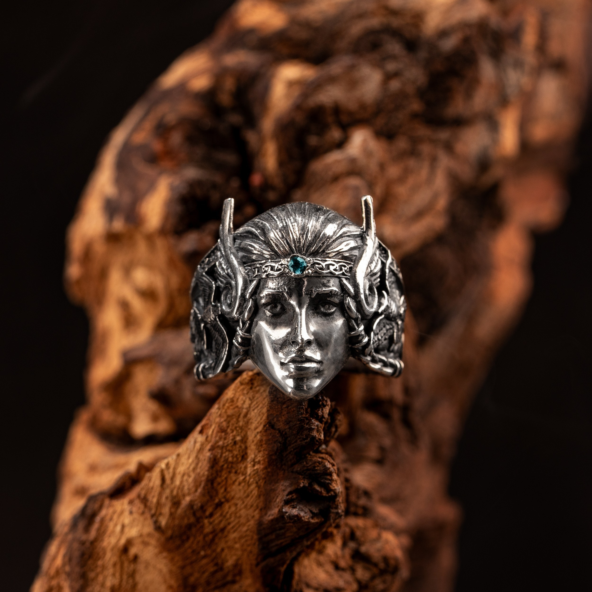 Фото ювелірних прикрас Чернівці, Україна, фотограф ювелірних виробів. Предметний фотограф Чернівці для інтернет магазину, сайту, каталогу, контент для бізнесу