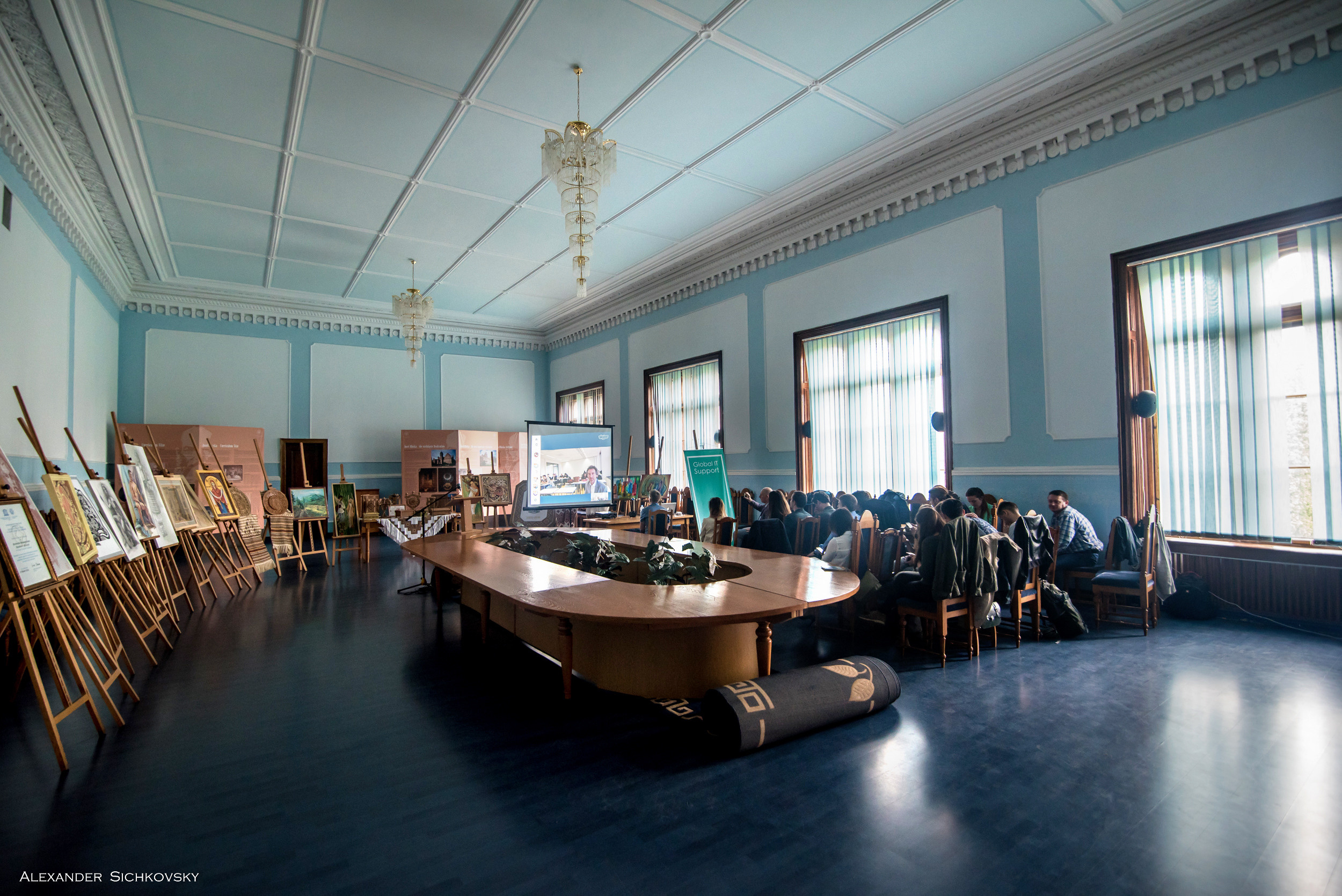 Індивідуальні зйомки та репортаж подій. Предметний фотограф Чернівці для інтернет магазину, сайту, каталогу, контент для бізнесу