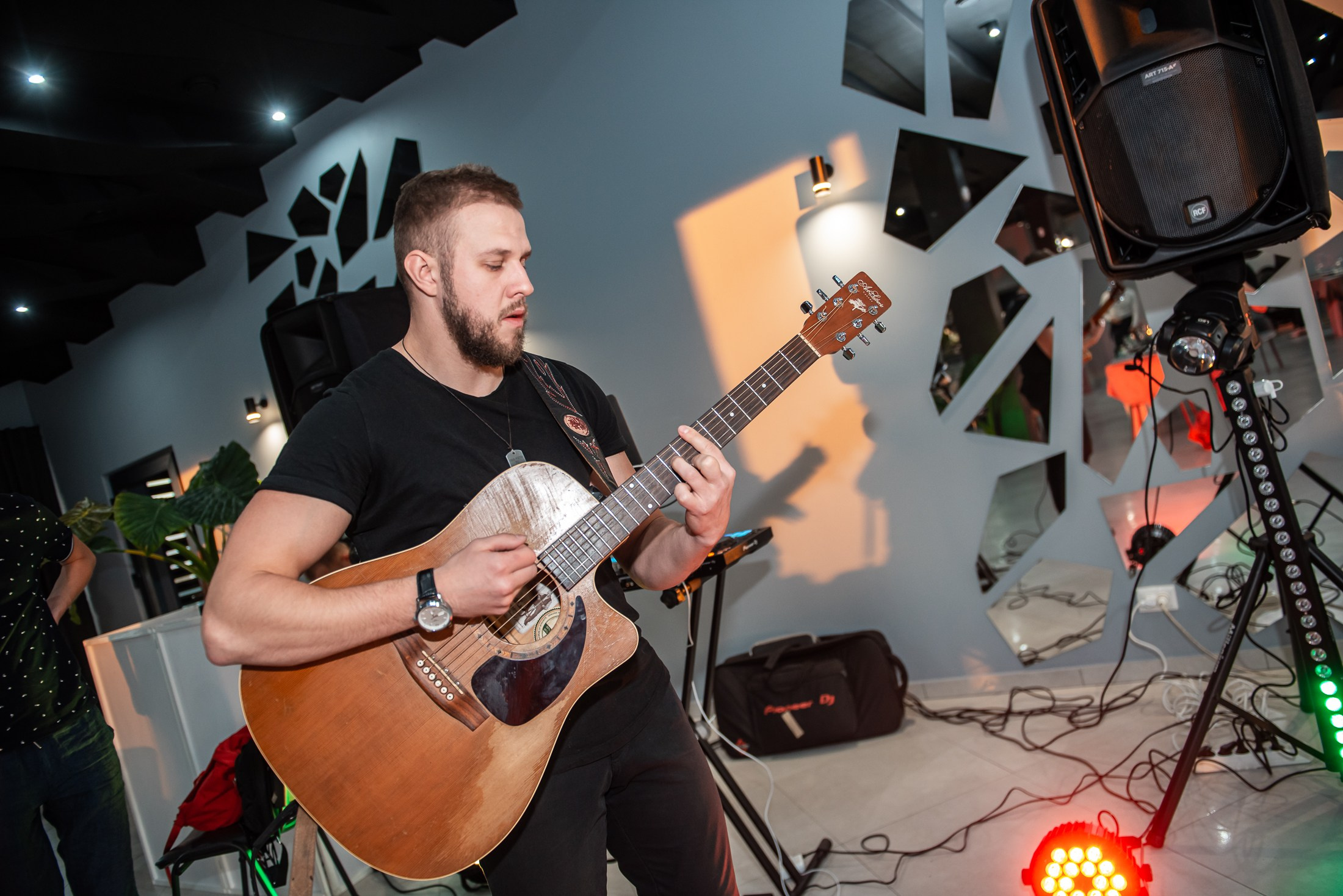 Індивідуальні зйомки та репортаж подій. Предметний фотограф Чернівці для інтернет магазину, сайту, каталогу, контент для бізнесу