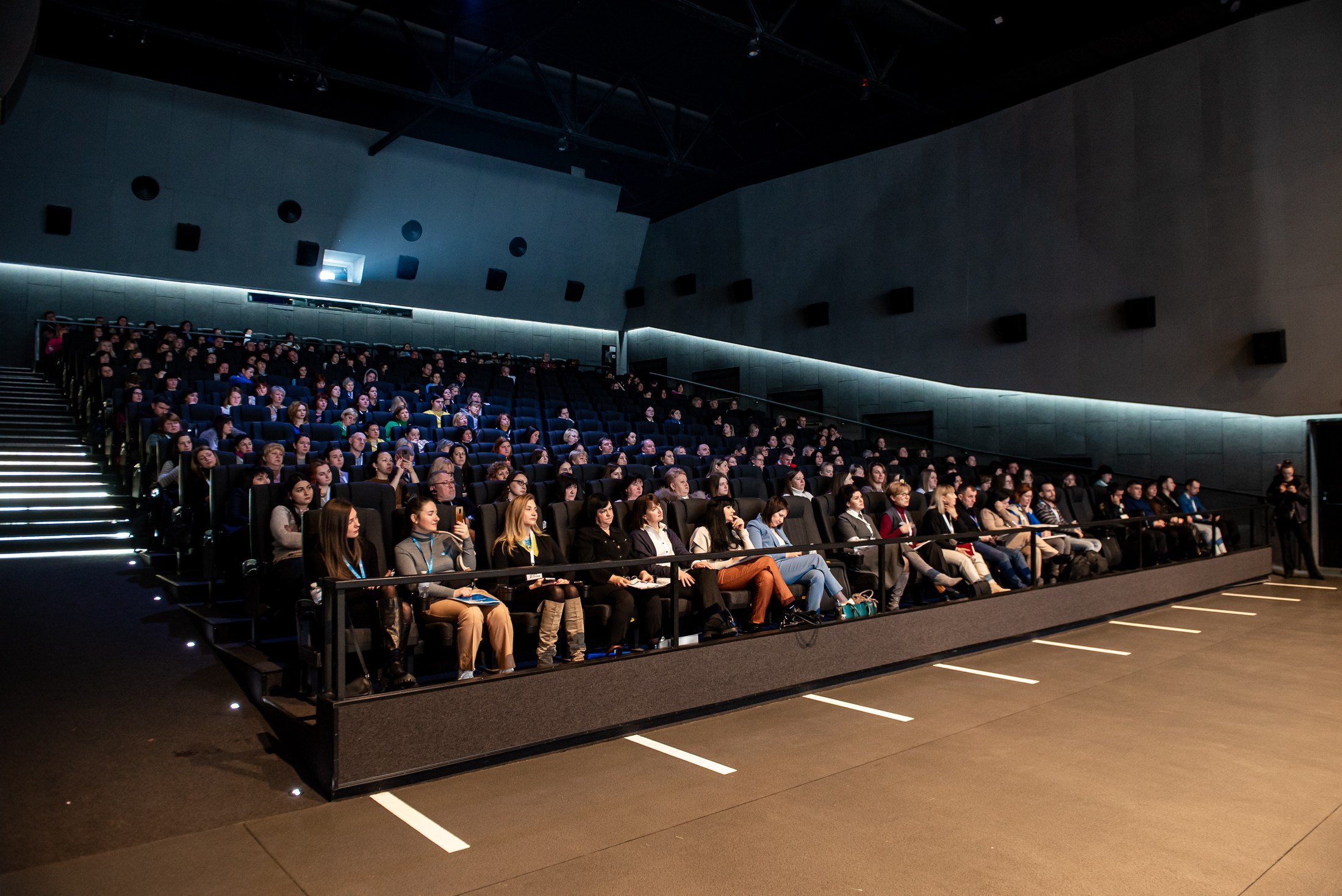 Індивідуальні зйомки та репортаж подій. Предметний фотограф Чернівці для інтернет магазину, сайту, каталогу, контент для бізнесу