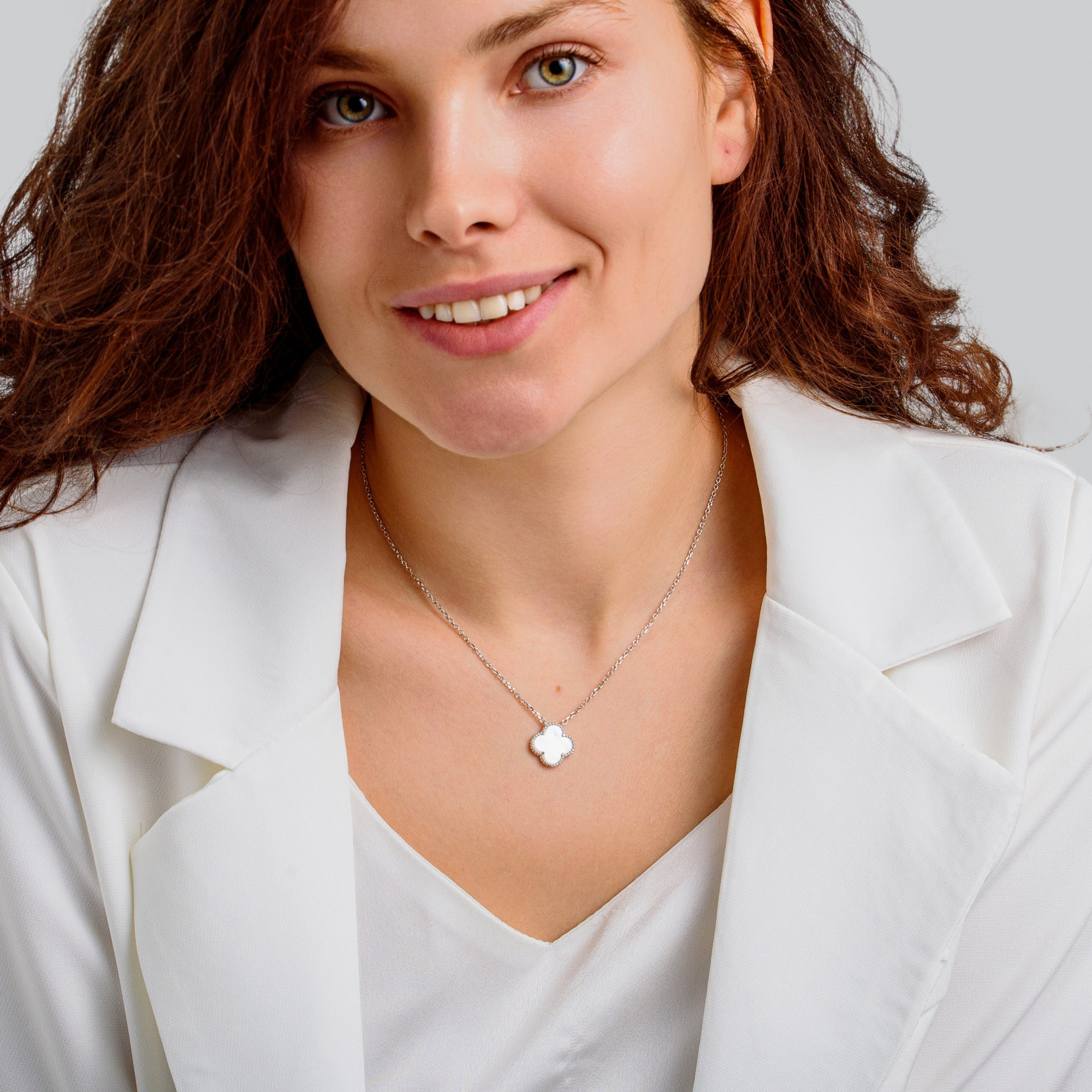 Фото ювелірних прикрас Чернівці, Україна, фотограф ювелірних виробів. Предметний фотограф Чернівці для інтернет магазину, сайту, каталогу, контент для бізнесу