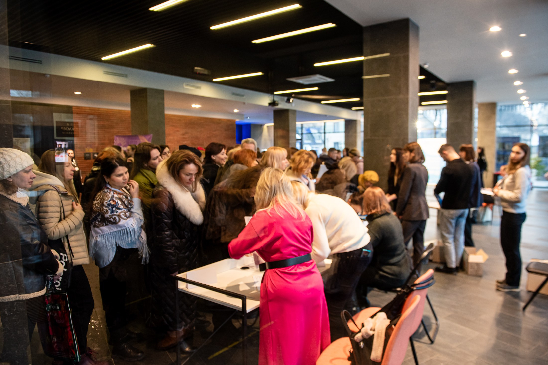 Індивідуальні зйомки та репортаж подій. Предметний фотограф Чернівці для інтернет магазину, сайту, каталогу, контент для бізнесу