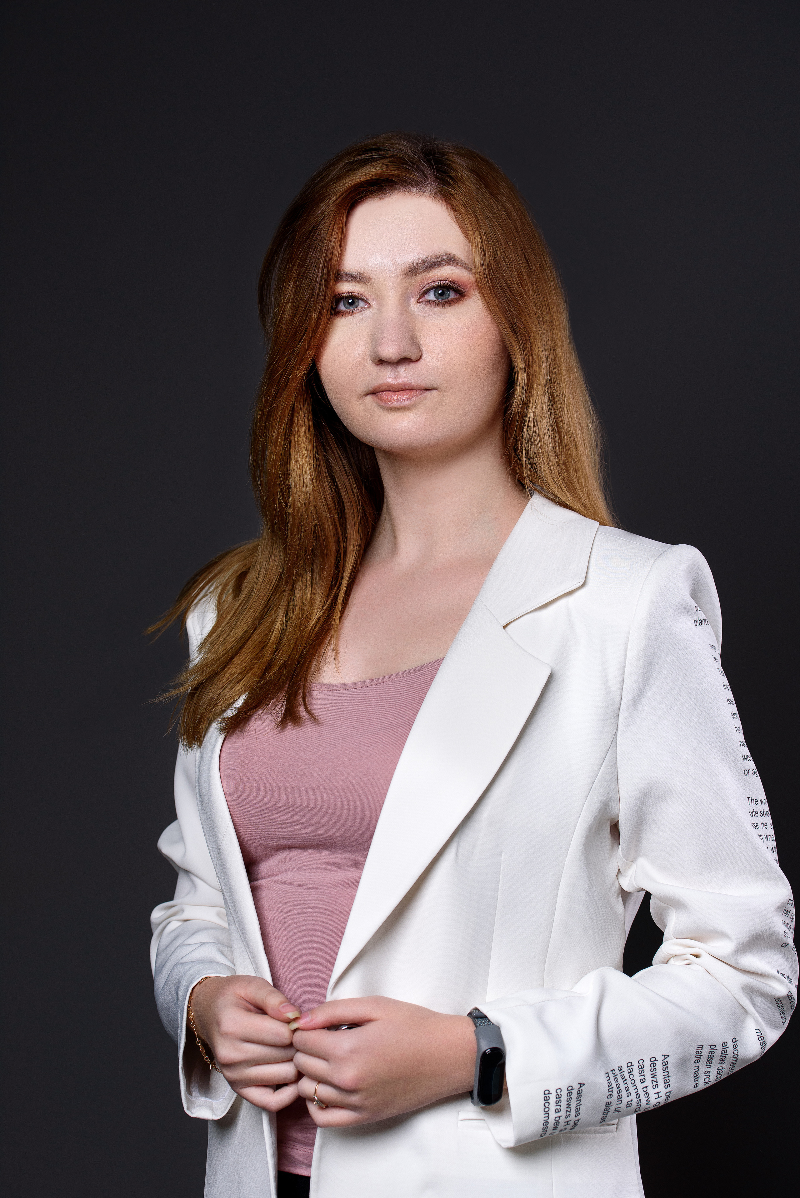 Бізнес портрет Чернівці, ділова портретна зйомка,. Предметний фотограф Чернівці для інтернет магазину, сайту, каталогу, контент для бізнесу