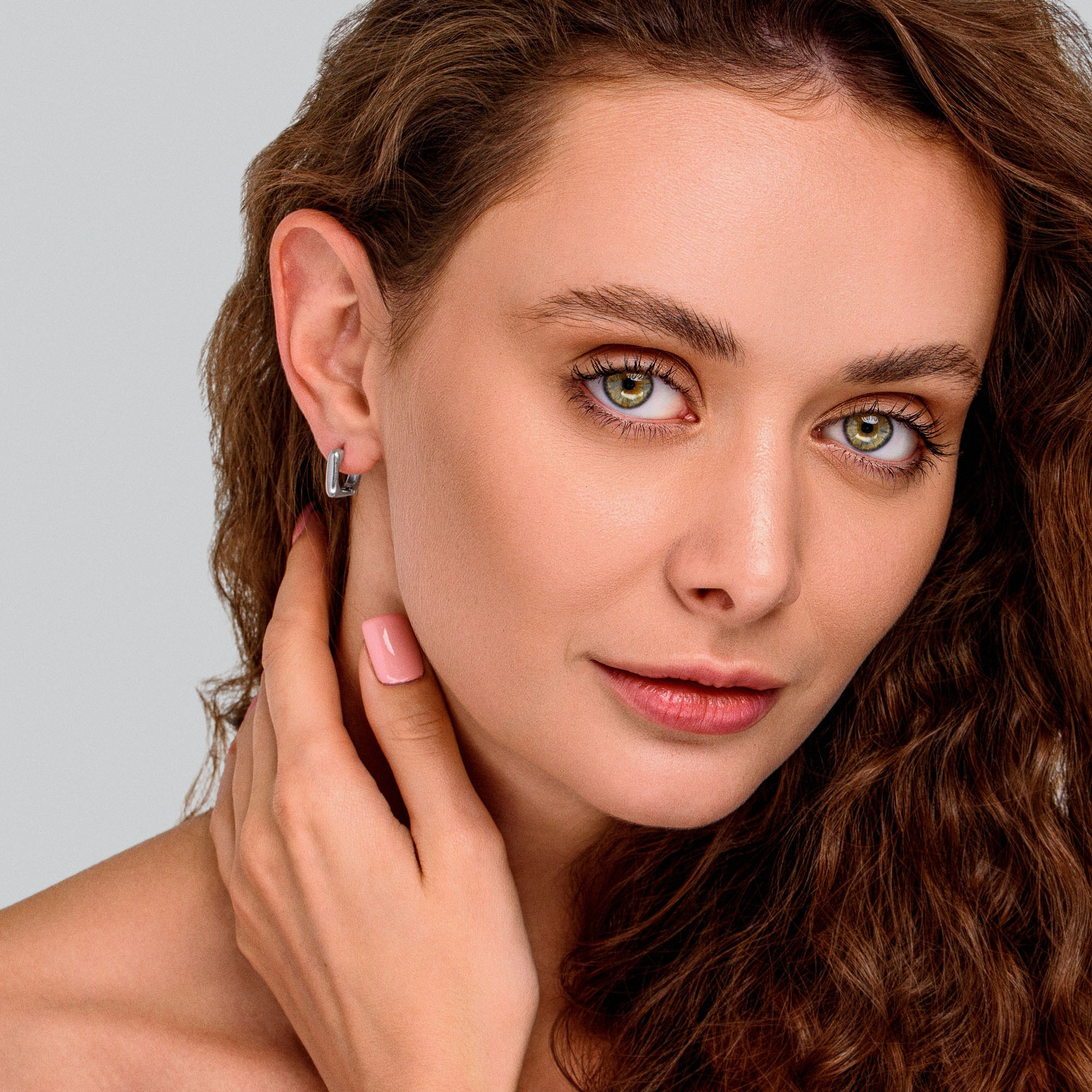 Фото ювелірних прикрас Чернівці, Україна, фотограф ювелірних виробів. Предметний фотограф Чернівці для інтернет магазину, сайту, каталогу, контент для бізнесу