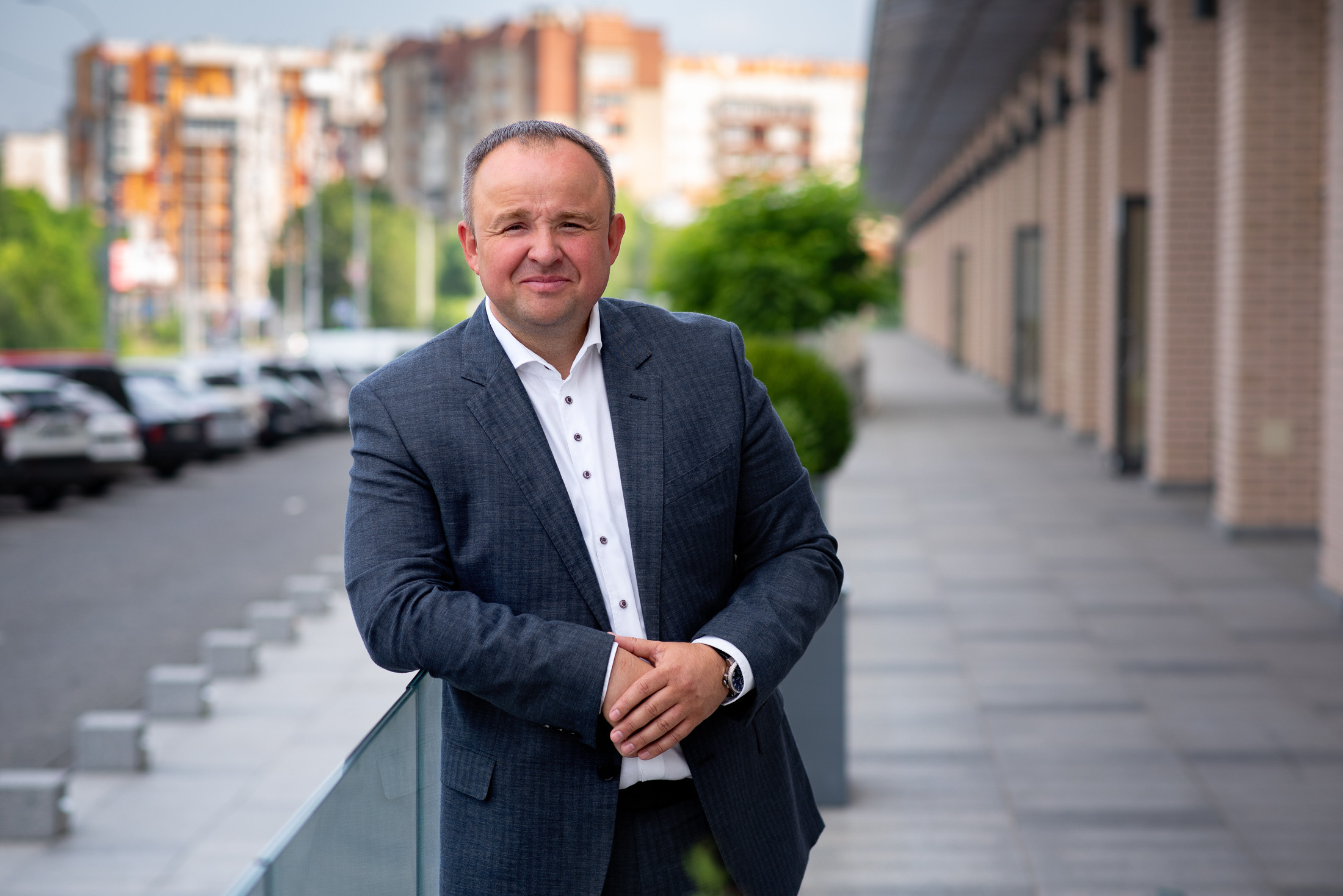 Бізнес портрет Чернівці, ділова портретна зйомка,. Предметний фотограф Чернівці для інтернет магазину, сайту, каталогу, контент для бізнесу