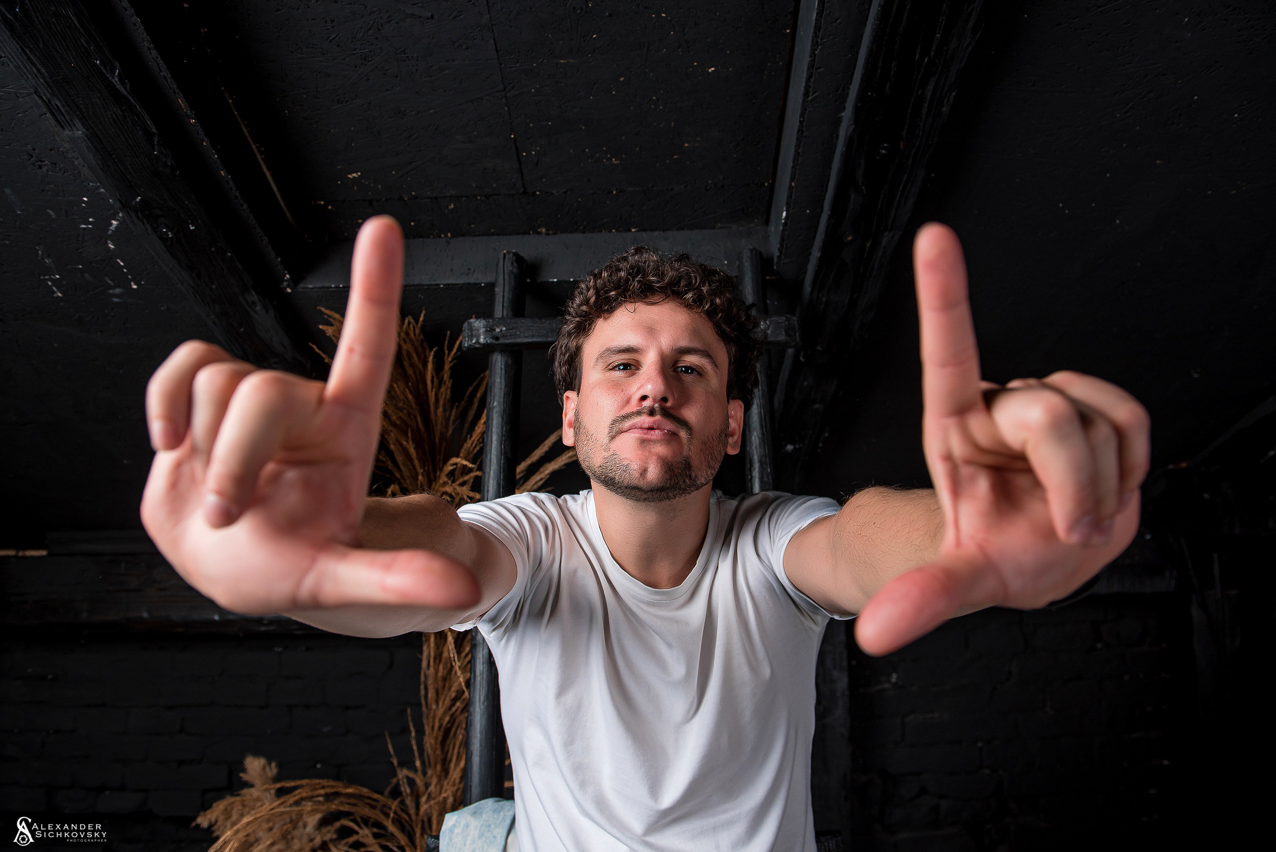 Індивідуальні зйомки та репортаж подій. Предметний фотограф Чернівці для інтернет магазину, сайту, каталогу, контент для бізнесу