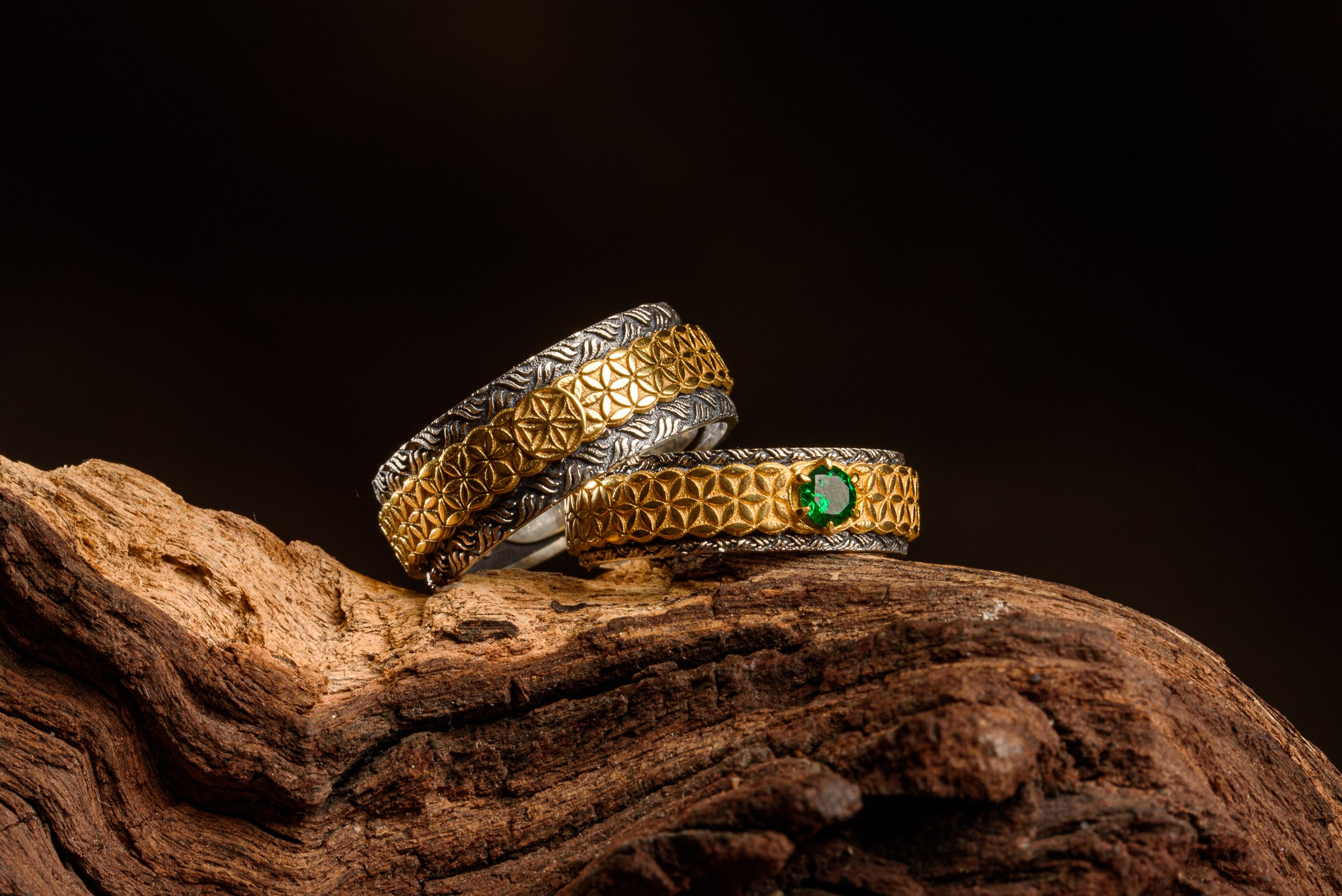 Ювелірна фотографія сережок, каблучок, браслетів – блиск дорогоцінного каміння, Предмет фото золото, срібло – студійне фотозйомка прикрас Чернівці, Макро-фото ювелірних виробів з акцентом на деталі та тіні, Каталожна зйомка ювелірних прикрас для сайту та маркетплейсів, предметний фотограф Чернівці, предметний фотограф ювелірних виробів, предметний фотограф Україна, Послуги предметного фотографа для бізнесу в Чернівцях, Зйомка товарів для сайтів, Instagram та маркетплейсів, Рекламна і комерційна фотографія під ключ