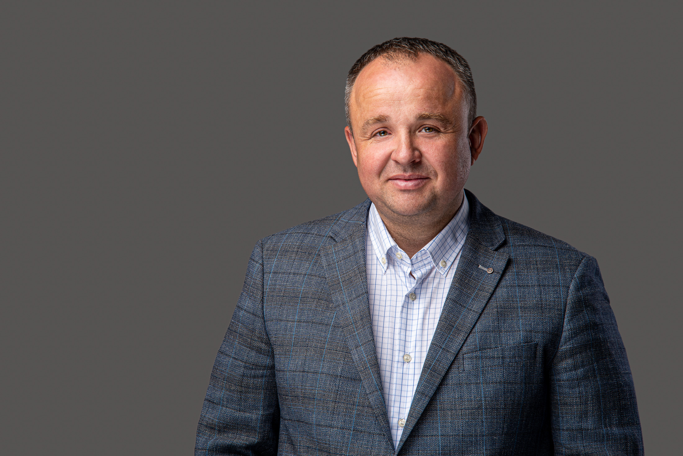 Бізнес портрет Чернівці, ділова портретна зйомка,. Предметний фотограф Чернівці для інтернет магазину, сайту, каталогу, контент для бізнесу