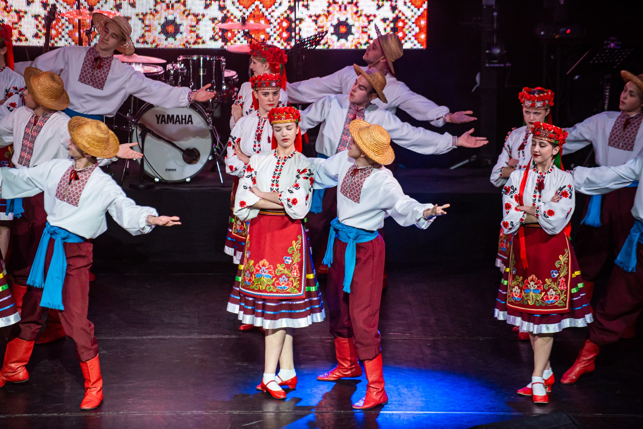 Індивідуальні зйомки та репортаж подій. Предметний фотограф Чернівці для інтернет магазину, сайту, каталогу, контент для бізнесу