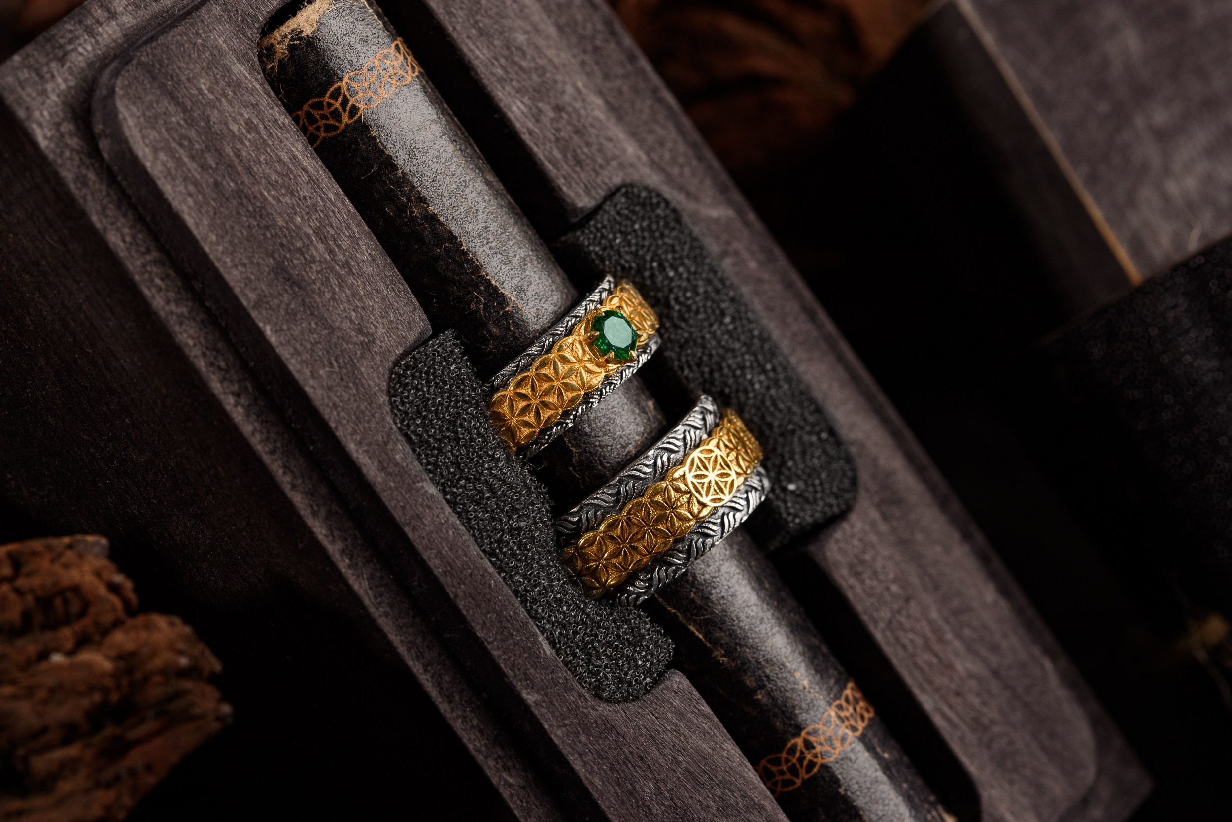 Фото ювелірних прикрас Чернівці, Україна, фотограф ювелірних виробів. Предметний фотограф Чернівці для інтернет магазину, сайту, каталогу, контент для бізнесу