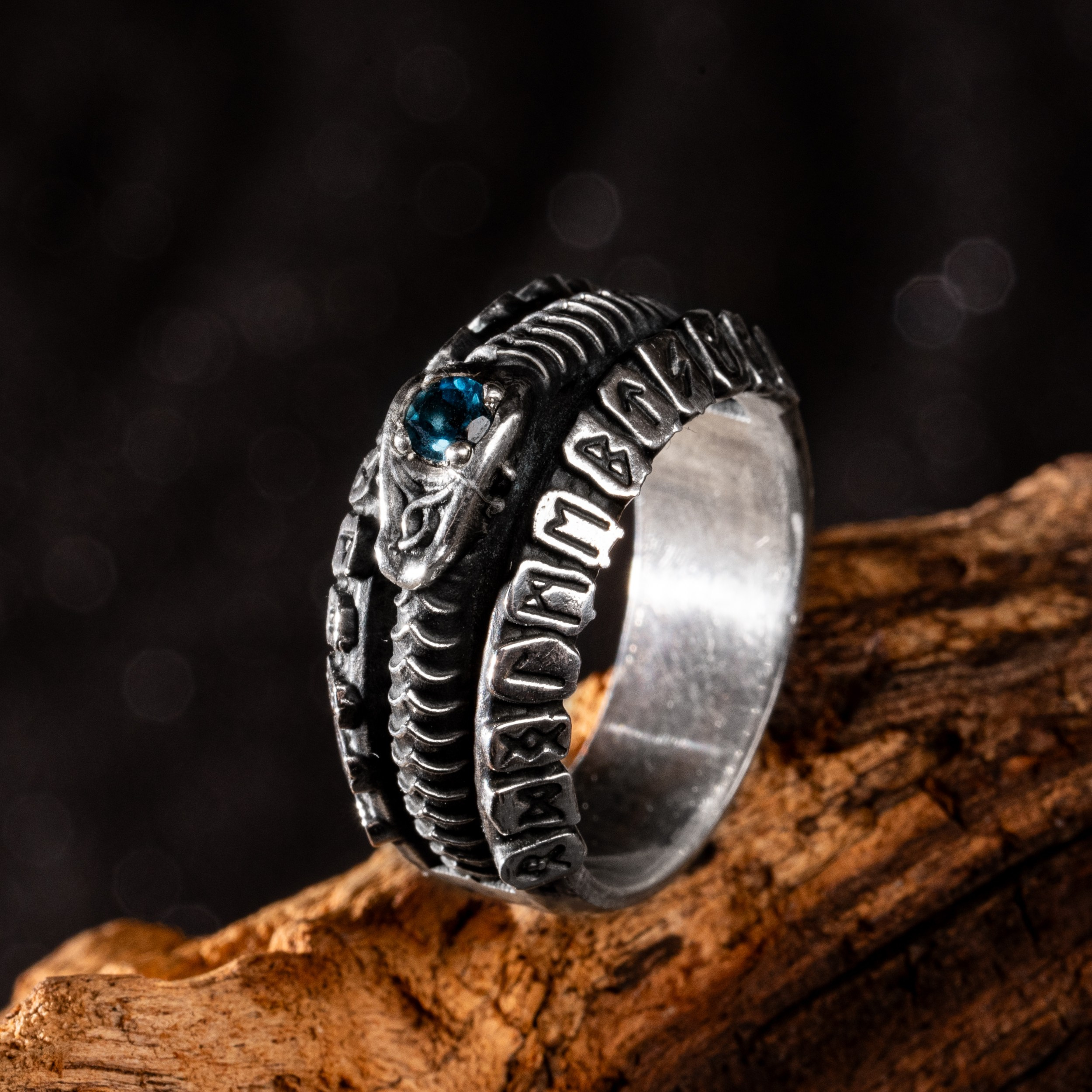 Ювелірна фотографія сережок, каблучок, браслетів – блиск дорогоцінного каміння, Предмет фото золото, срібло – студійне фотозйомка прикрас Чернівці, Макро-фото ювелірних виробів з акцентом на деталі та тіні, Каталожна зйомка ювелірних прикрас для сайту та маркетплейсів, предметний фотограф Чернівці, предметний фотограф ювелірних виробів, предметний фотограф Україна, Послуги предметного фотографа для бізнесу в Чернівцях, Зйомка товарів для сайтів, Instagram та маркетплейсів, Рекламна і комерційна фотографія під ключ