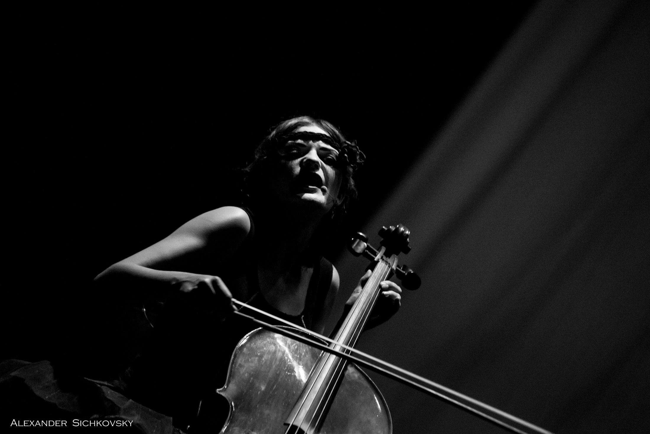 Індивідуальні зйомки та репортаж подій. Предметний фотограф Чернівці для інтернет магазину, сайту, каталогу, контент для бізнесу