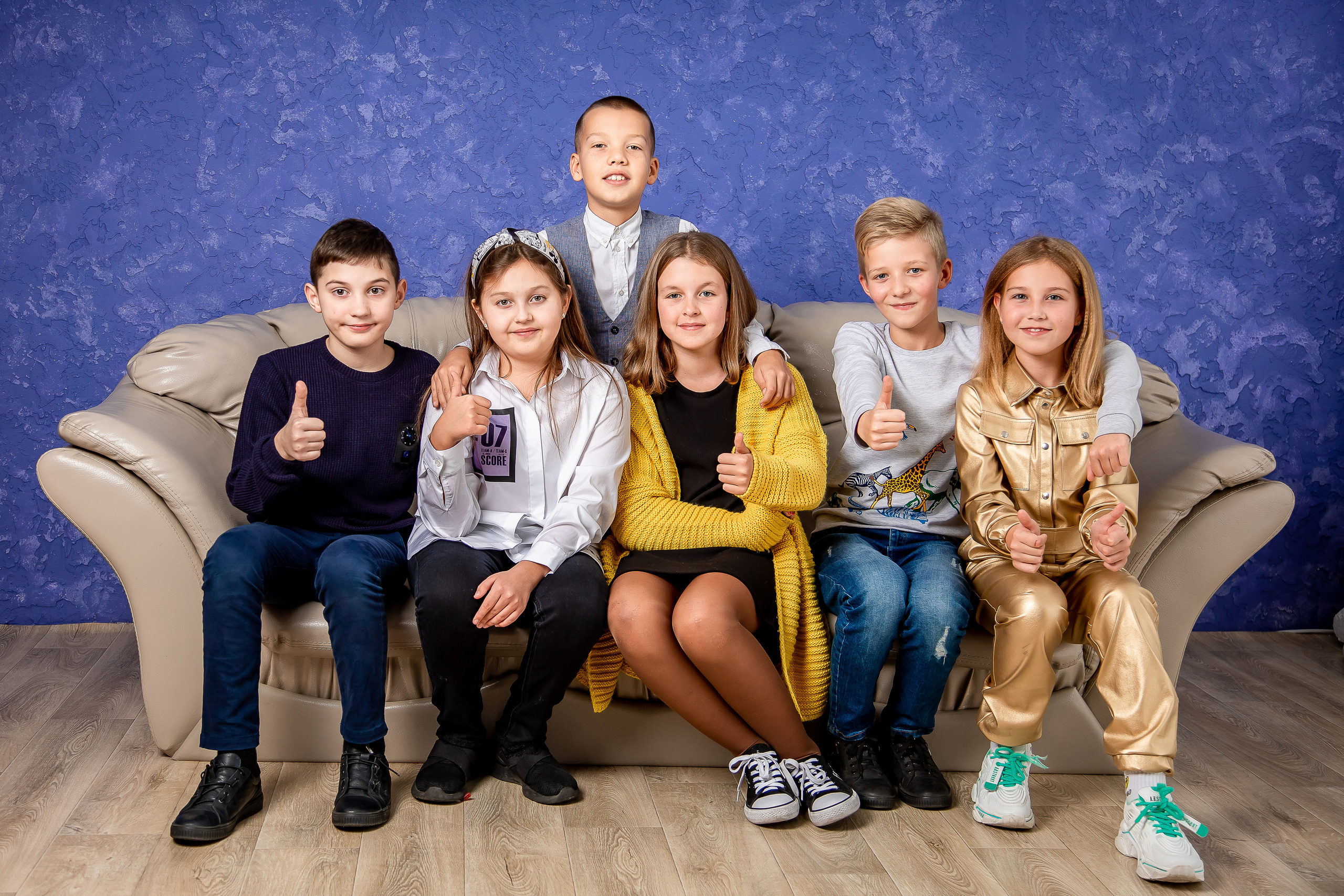 Шкільна студійна зйомка. Фотограф Катерина Ковальчук