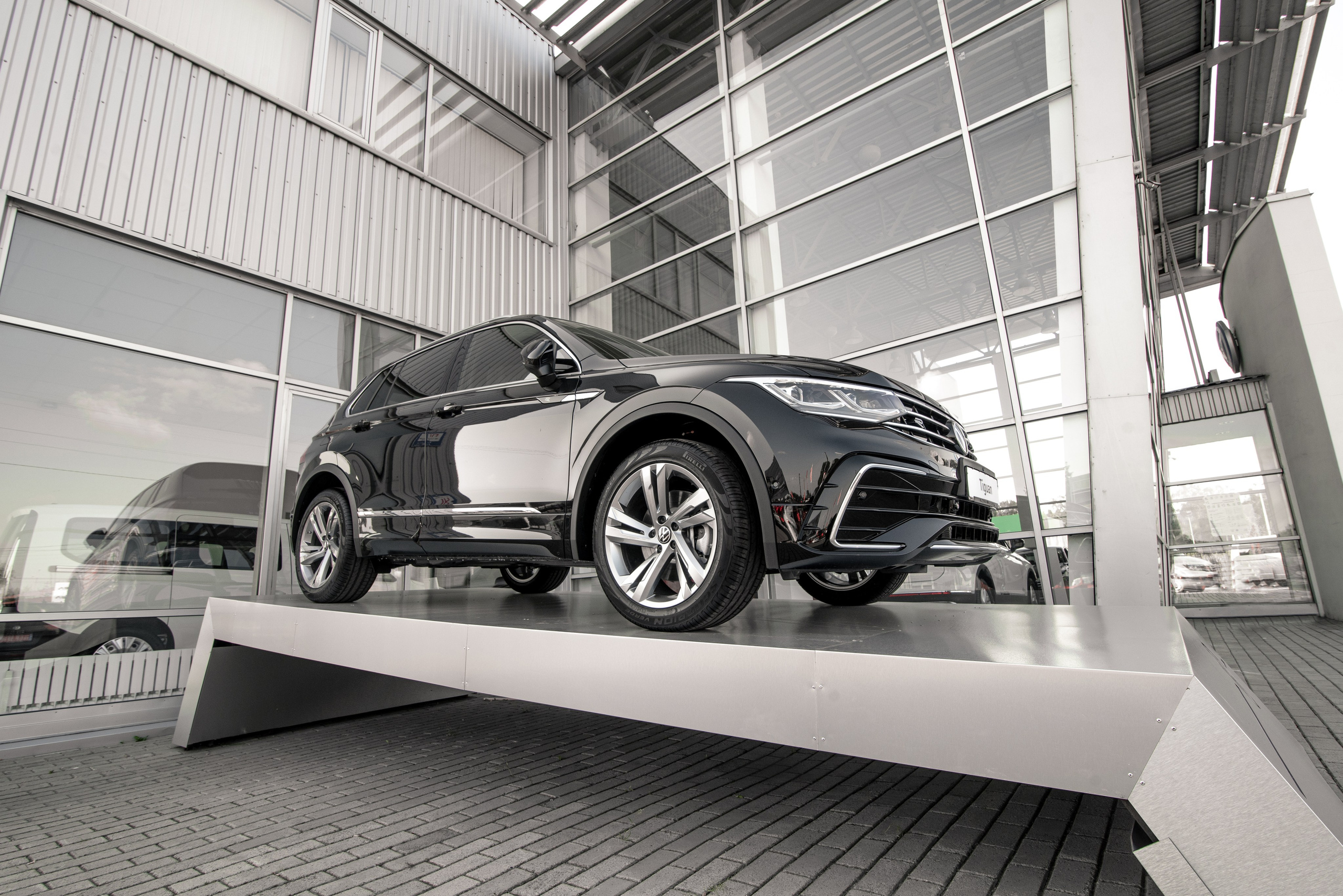 Съемка для автомобильного салона Volkswagen. Фостик Александр — фотограф