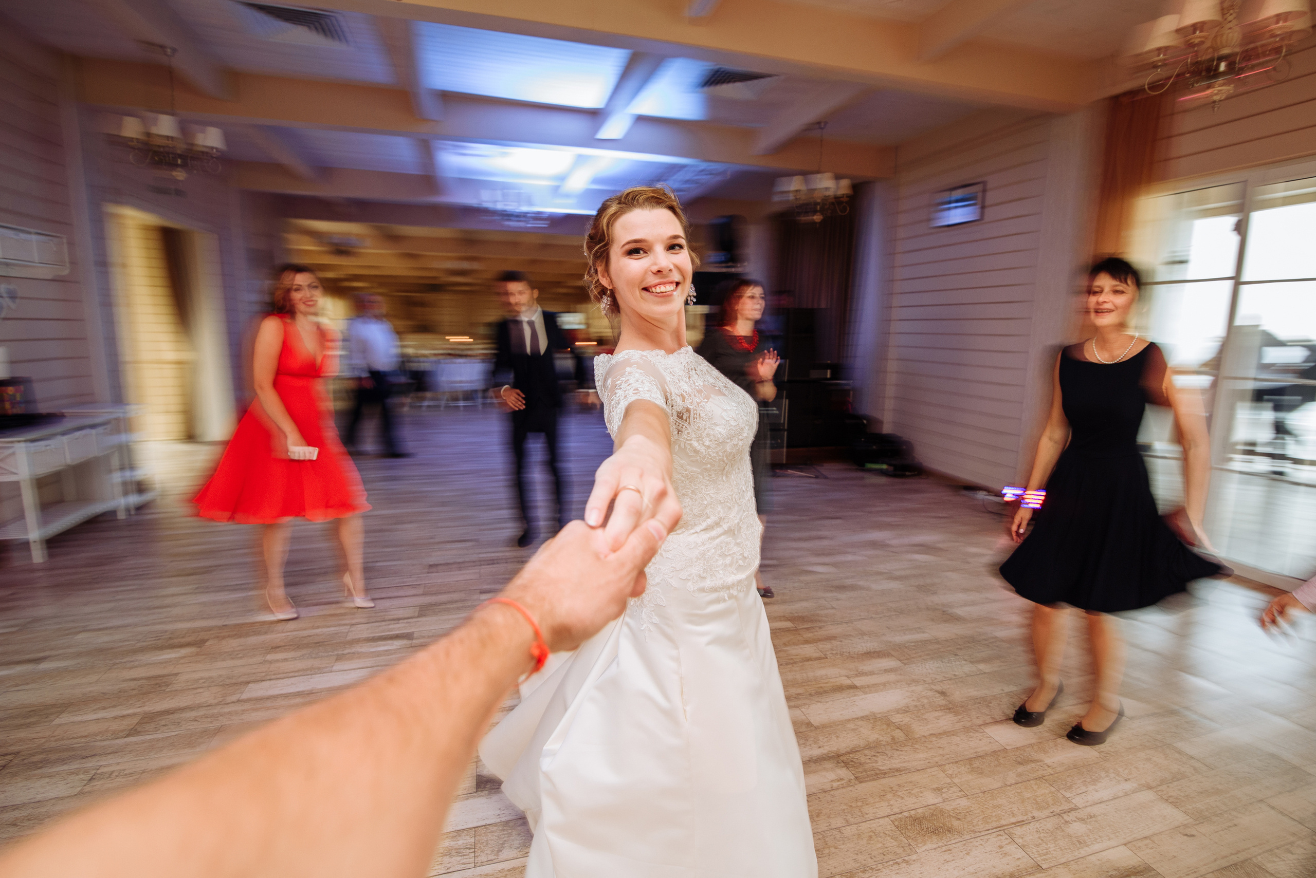 Laconic and elegant wedding. Fostik Alexander — photographer