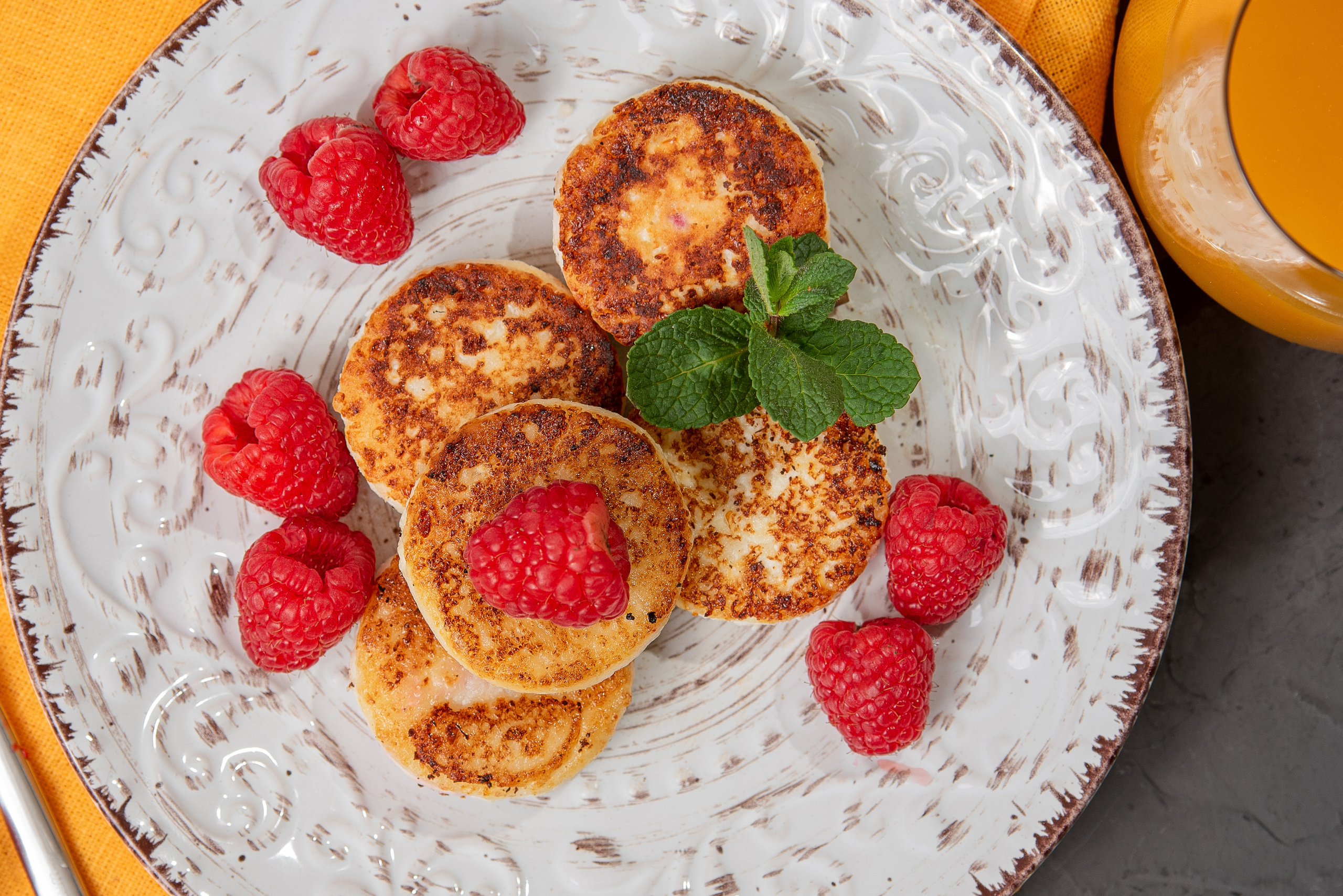 Зйомка напівфабрикатів «Маминими руками». Фостик Олександр — фотограф