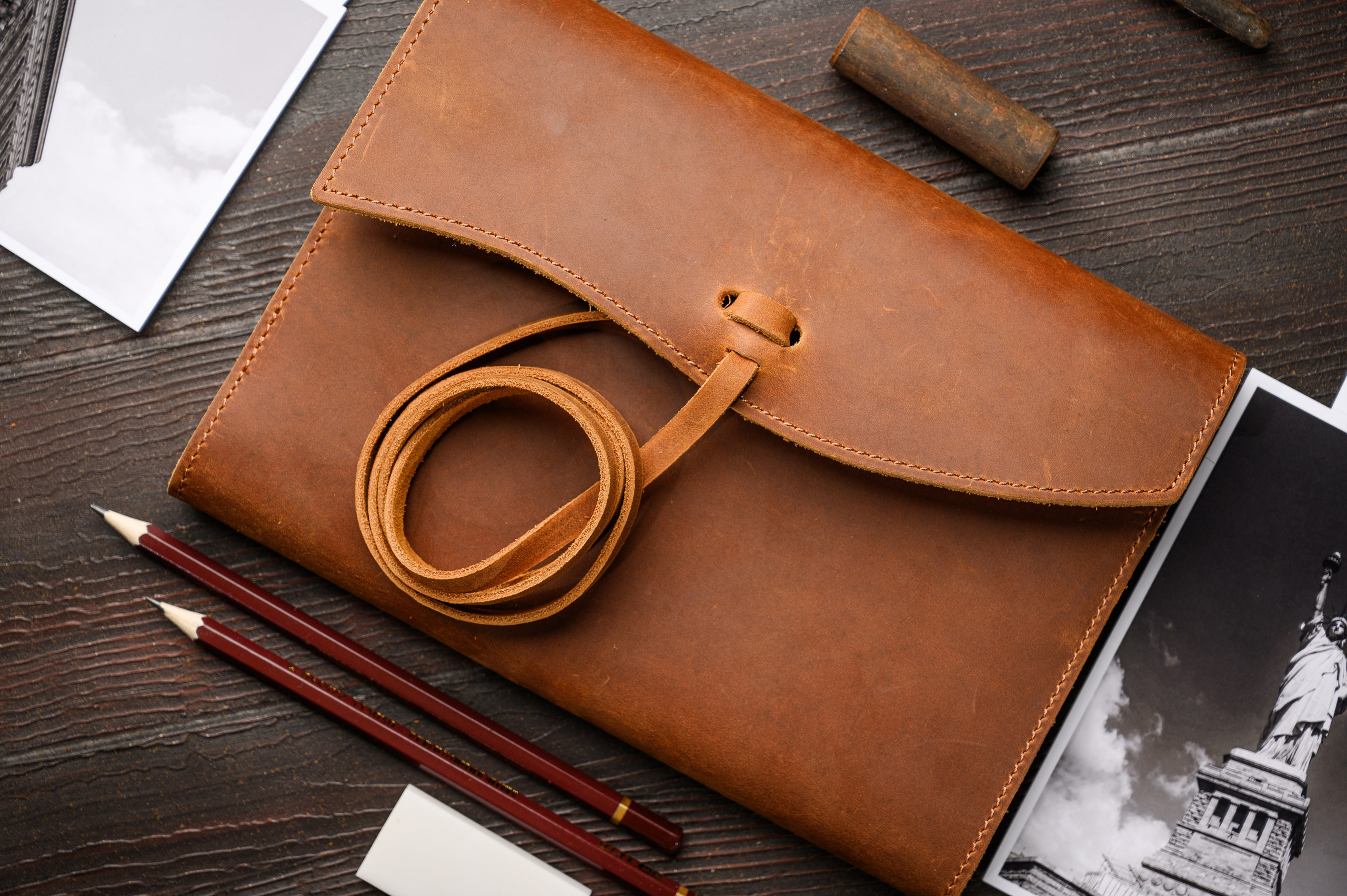 Зйомка шкіряних виробів. Фостик Олександр — фотограф