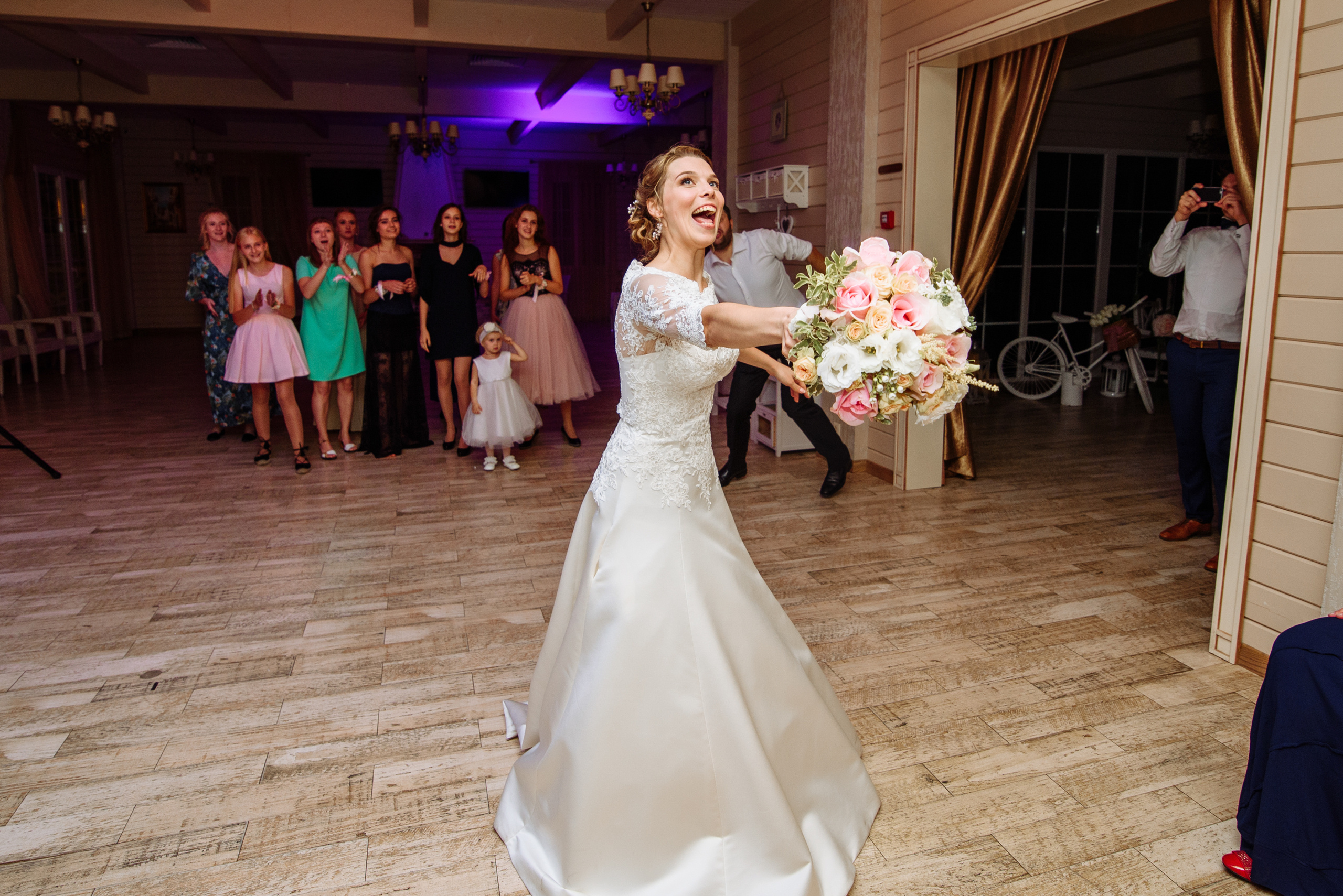 Laconic and elegant wedding. Fostik Alexander — photographer