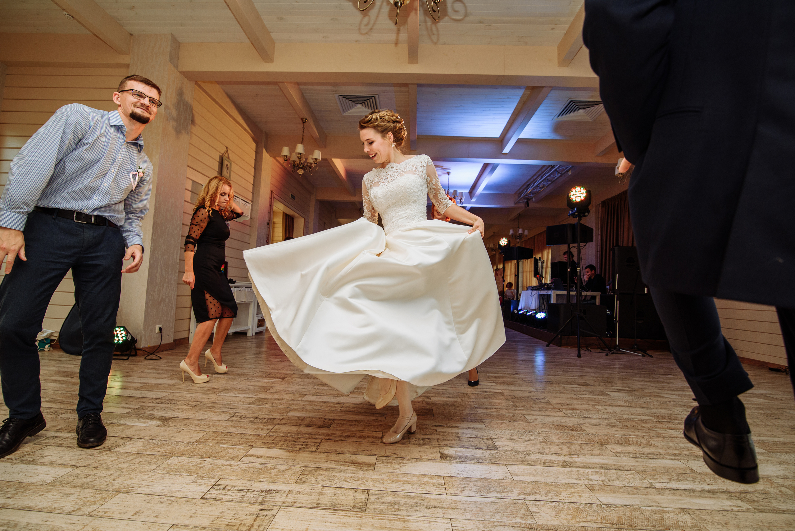 Laconic and elegant wedding. Fostik Alexander — photographer