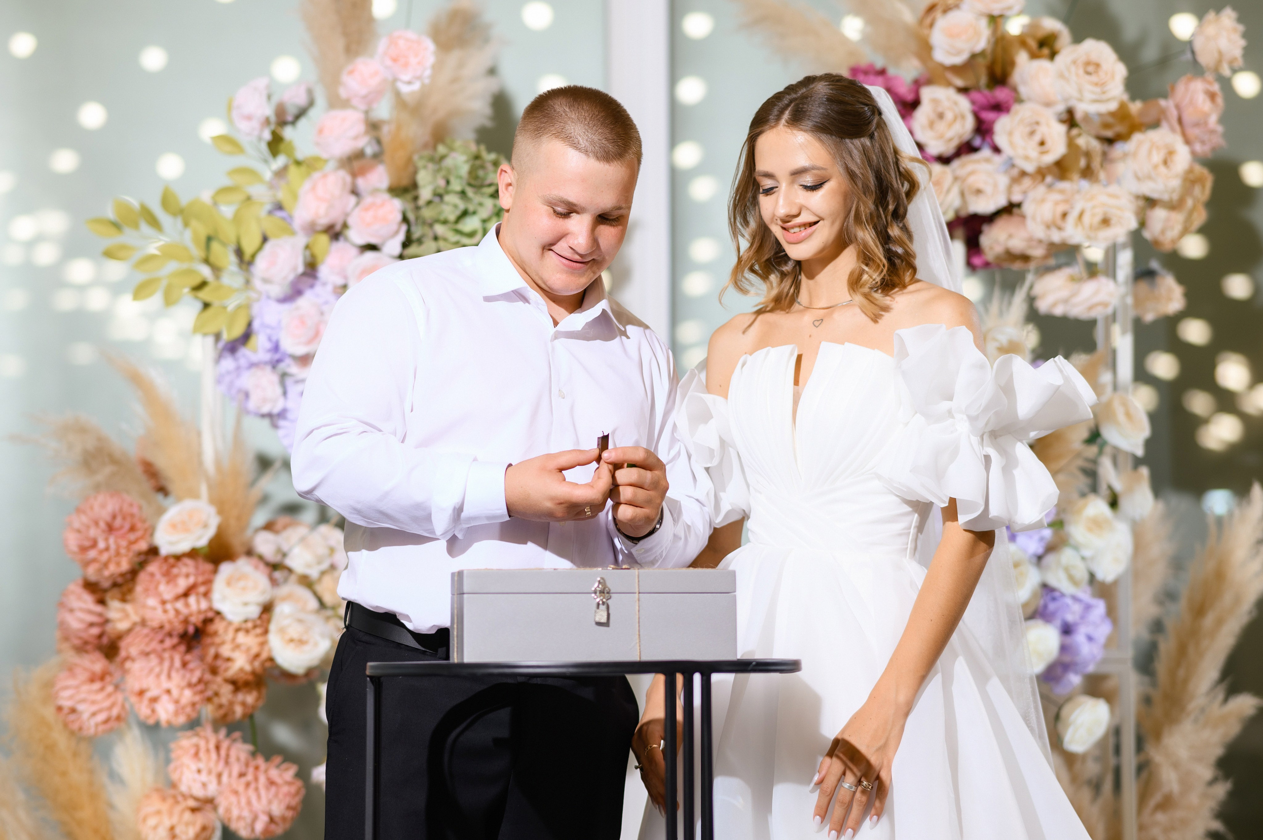 Heart in the palms. Fostik Alexander — photographer