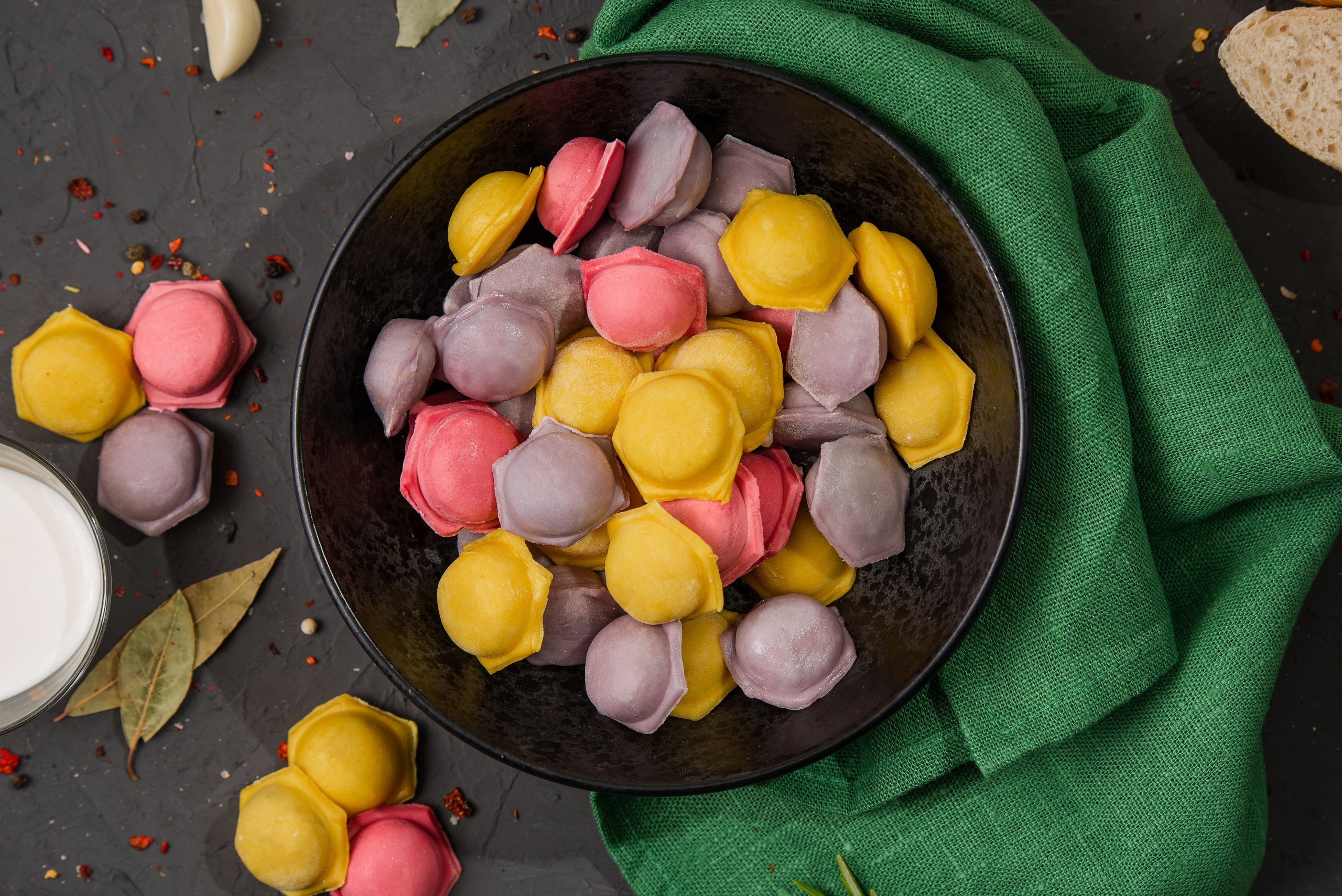 Зйомка напівфабрикатів «Маминими руками». Фостик Олександр — фотограф