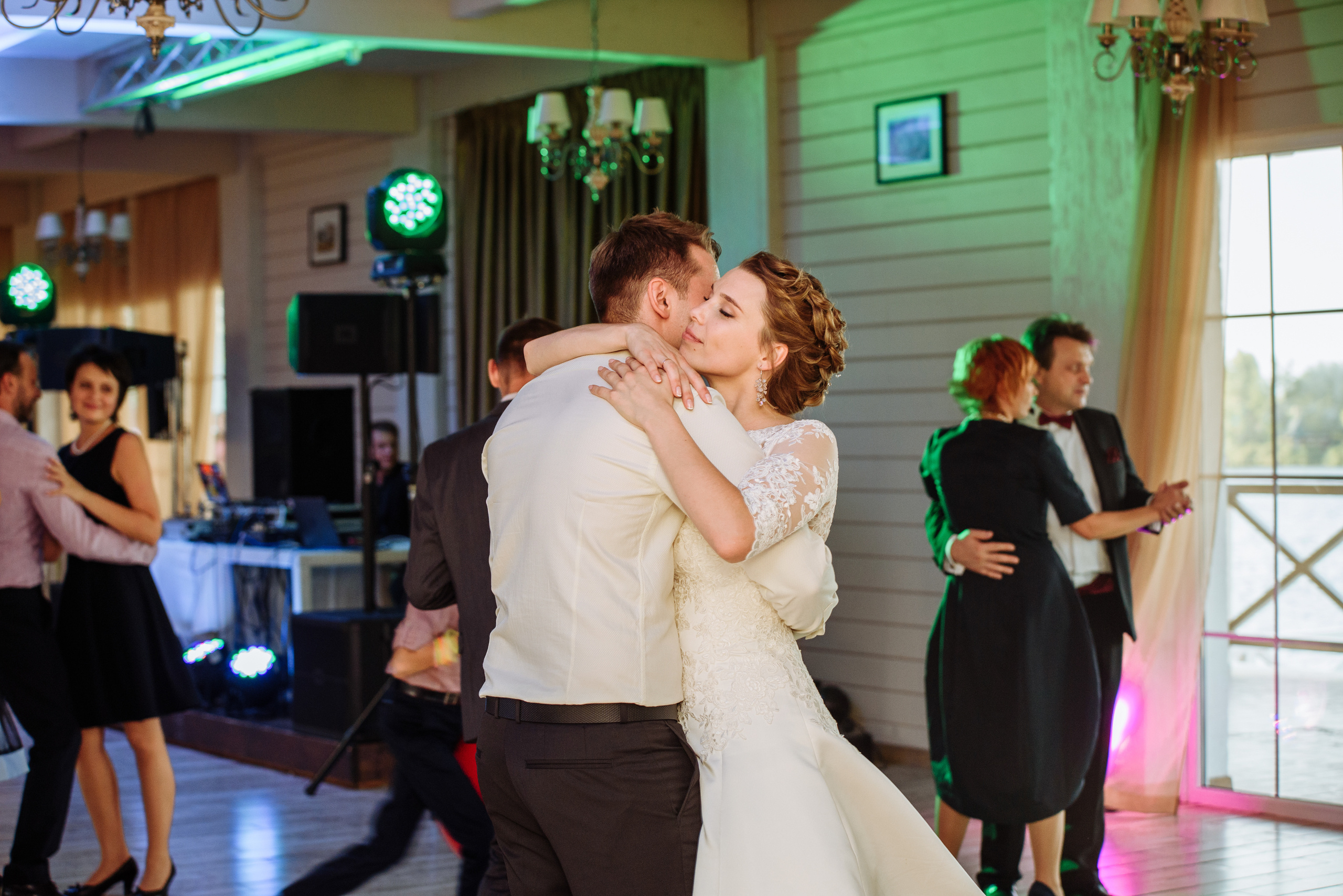 Laconic and elegant wedding. Fostik Alexander — photographer