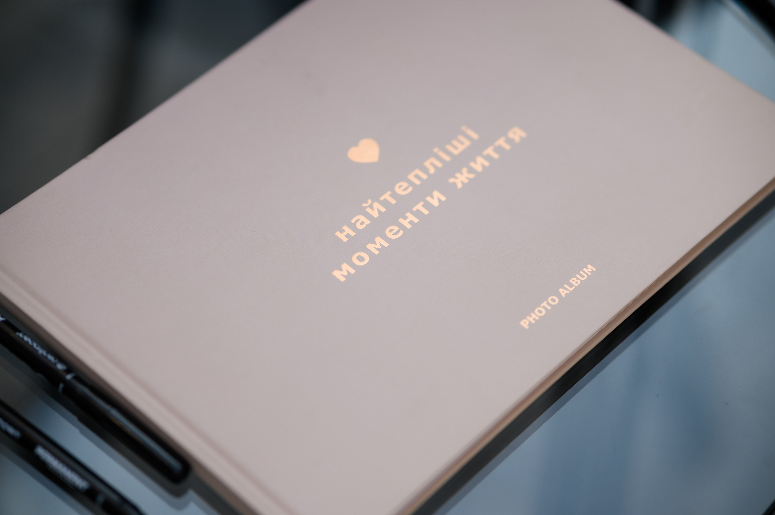 Heart in the palms. Fostik Alexander — photographer